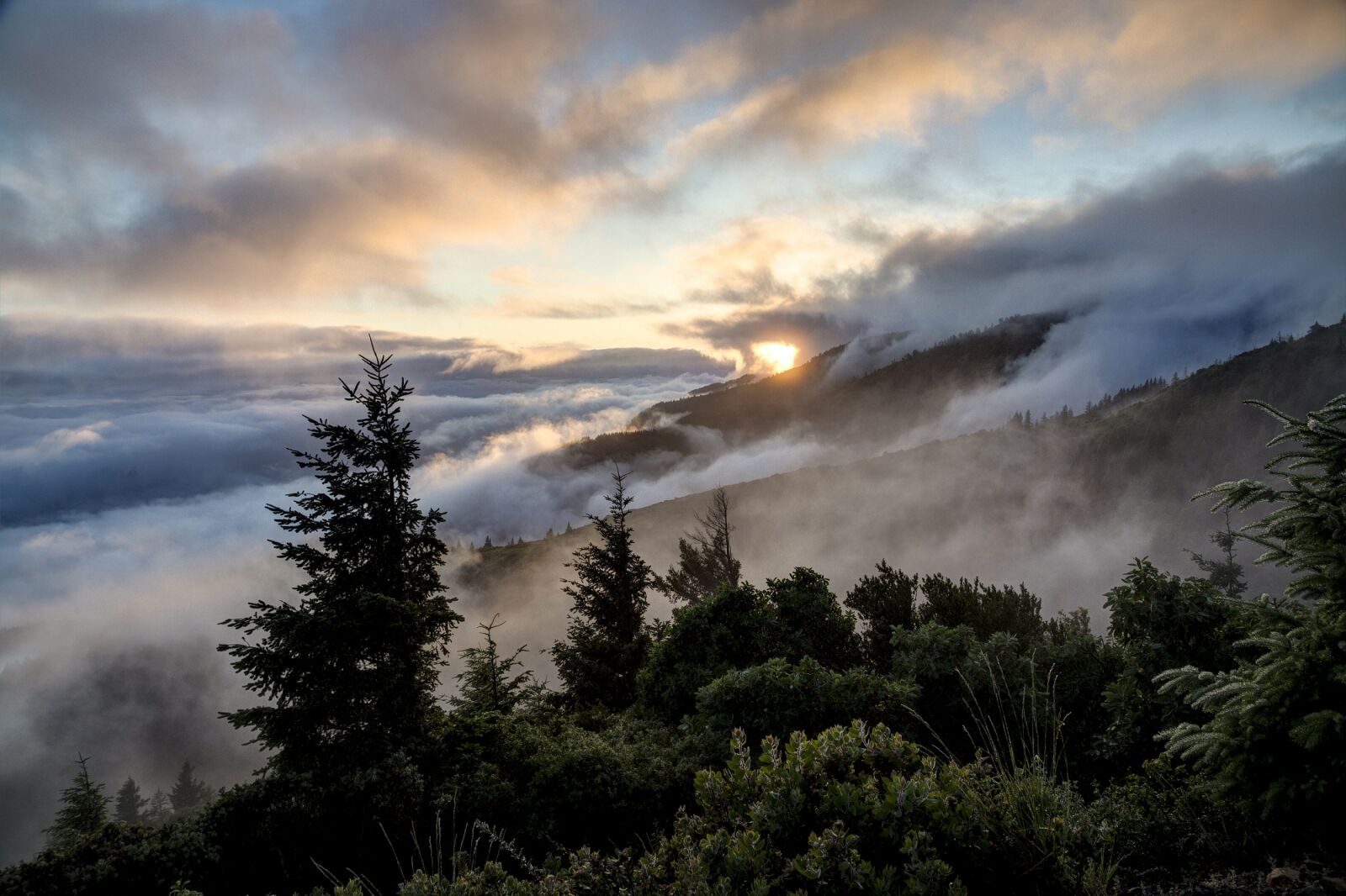 Canon EOS 5D Mark III sample photo. Mountains, landscape, mist photography