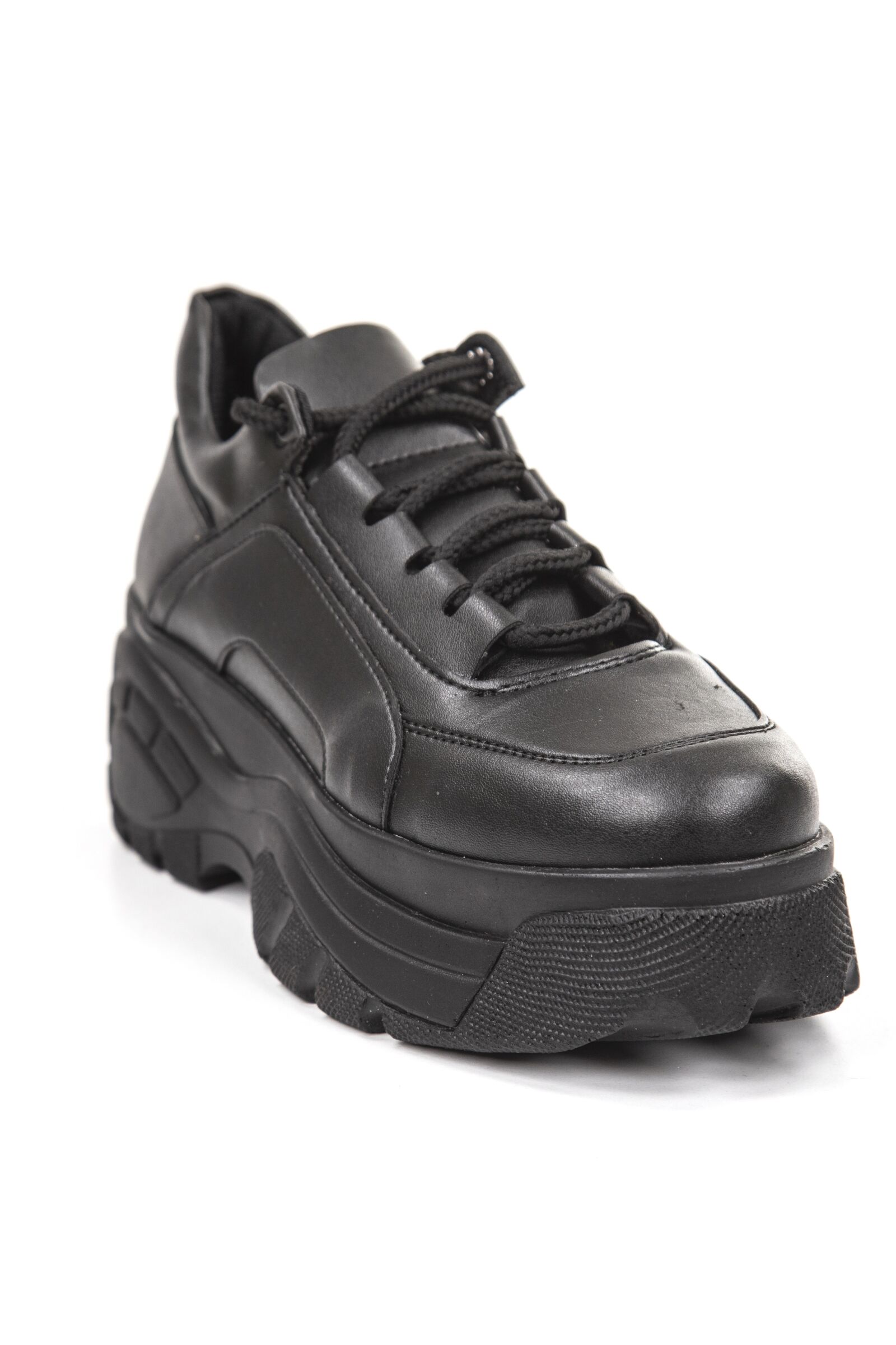 Canon EOS 5D Mark IV sample photo. Black, sports, shoes photography