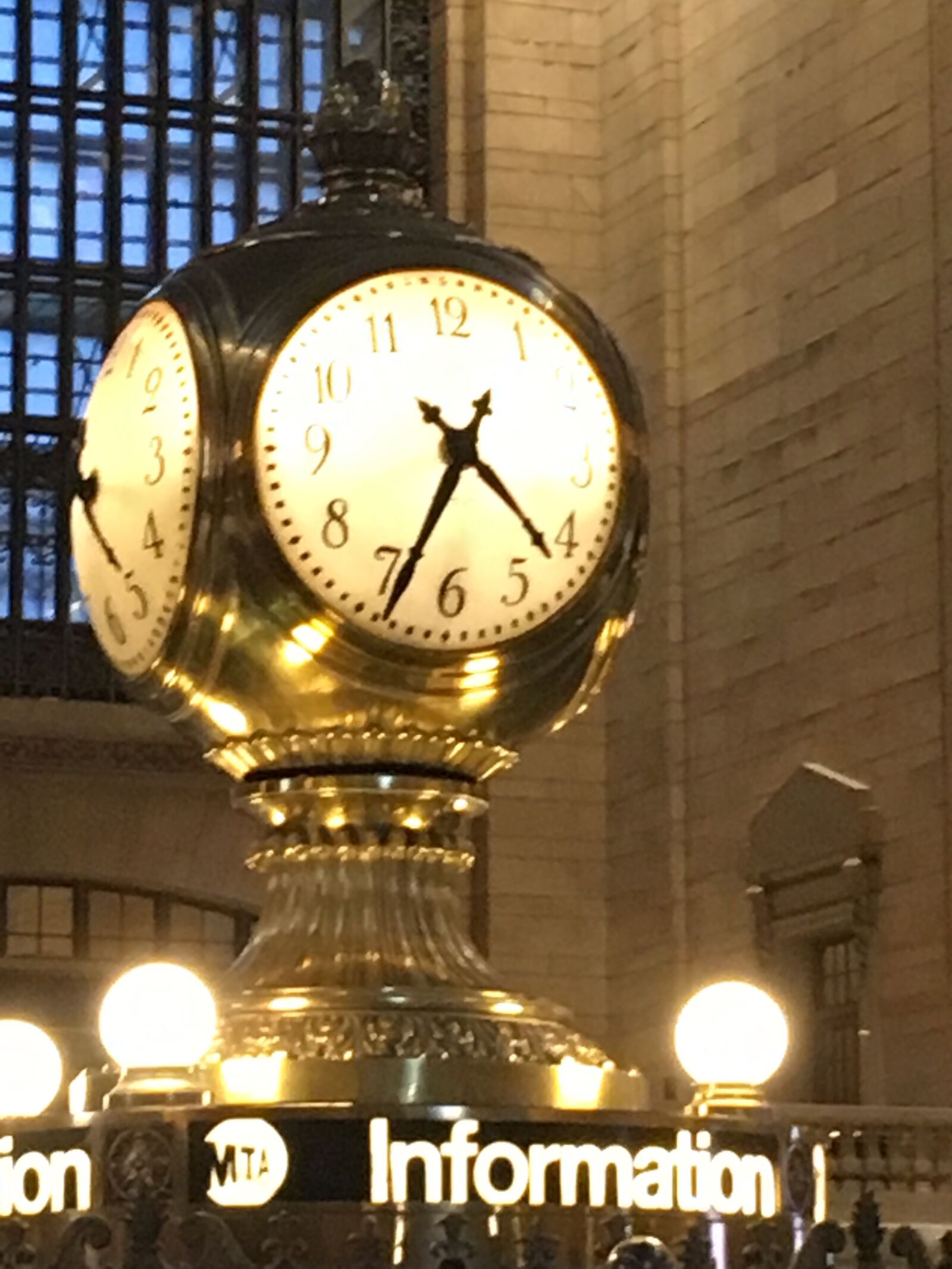 iPhone SE back camera 4.15mm f/2.2 sample photo. Newyork, railway, station photography