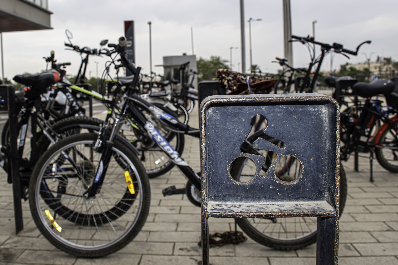 Nikon D5600 sample photo. Bicycle, parking, grey day photography