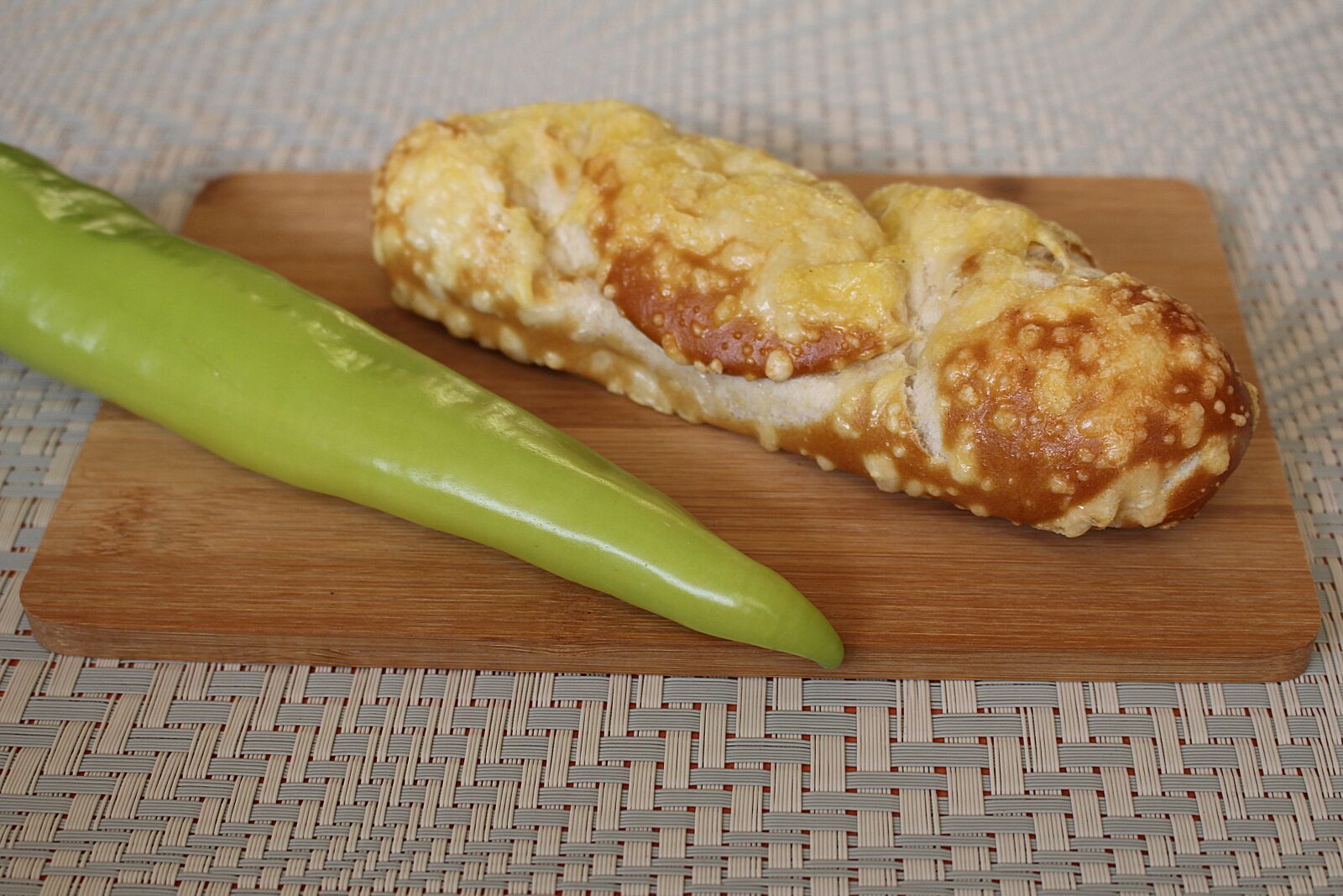 Canon EOS 100D (EOS Rebel SL1 / EOS Kiss X7) sample photo. Crescents, cheese, jause photography
