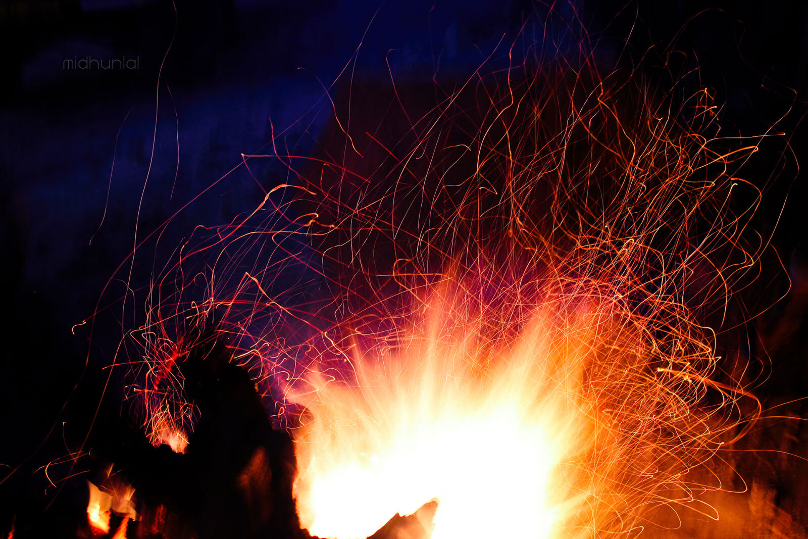 Canon EOS 550D (EOS Rebel T2i / EOS Kiss X4) sample photo. Cold, fire, firefly, light photography