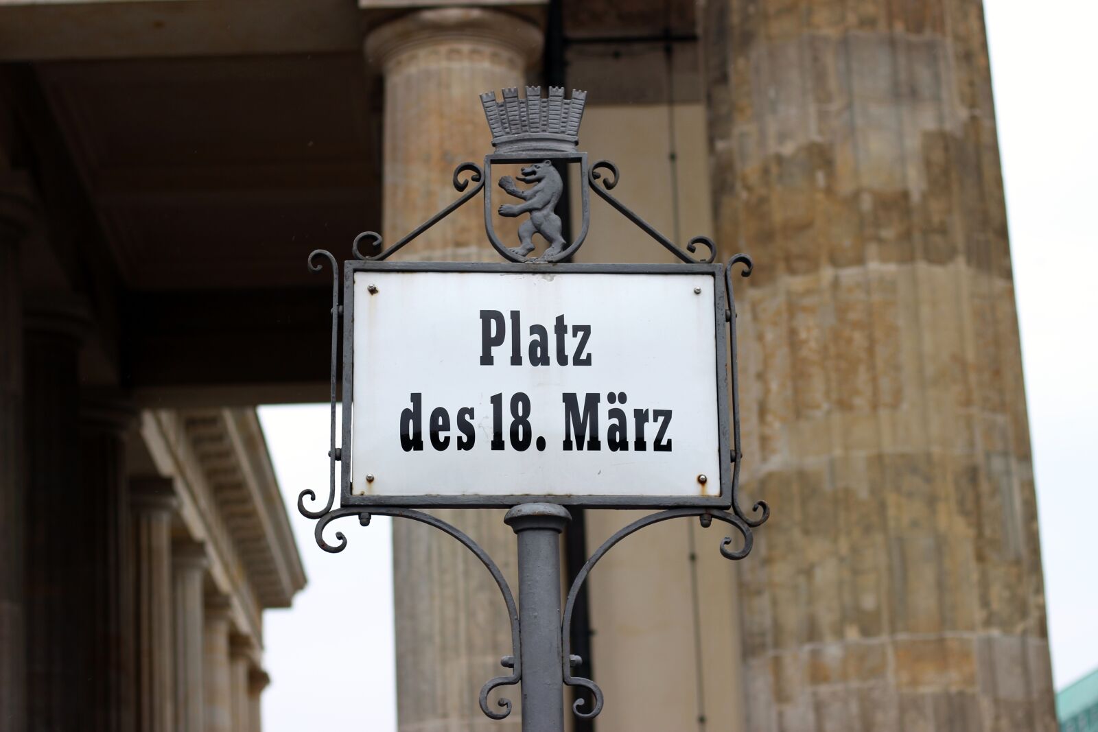 Canon EOS 600D (Rebel EOS T3i / EOS Kiss X5) + Canon EF 50mm F1.8 STM sample photo. Berlin, brandenburg gate, paris photography