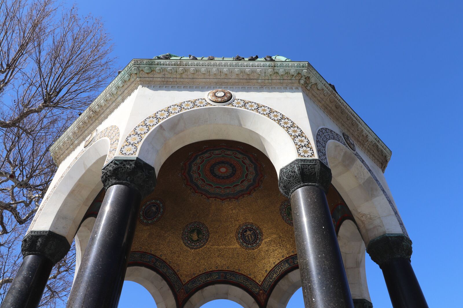 Canon EOS 77D (EOS 9000D / EOS 770D) sample photo. The german fountain, fountain photography