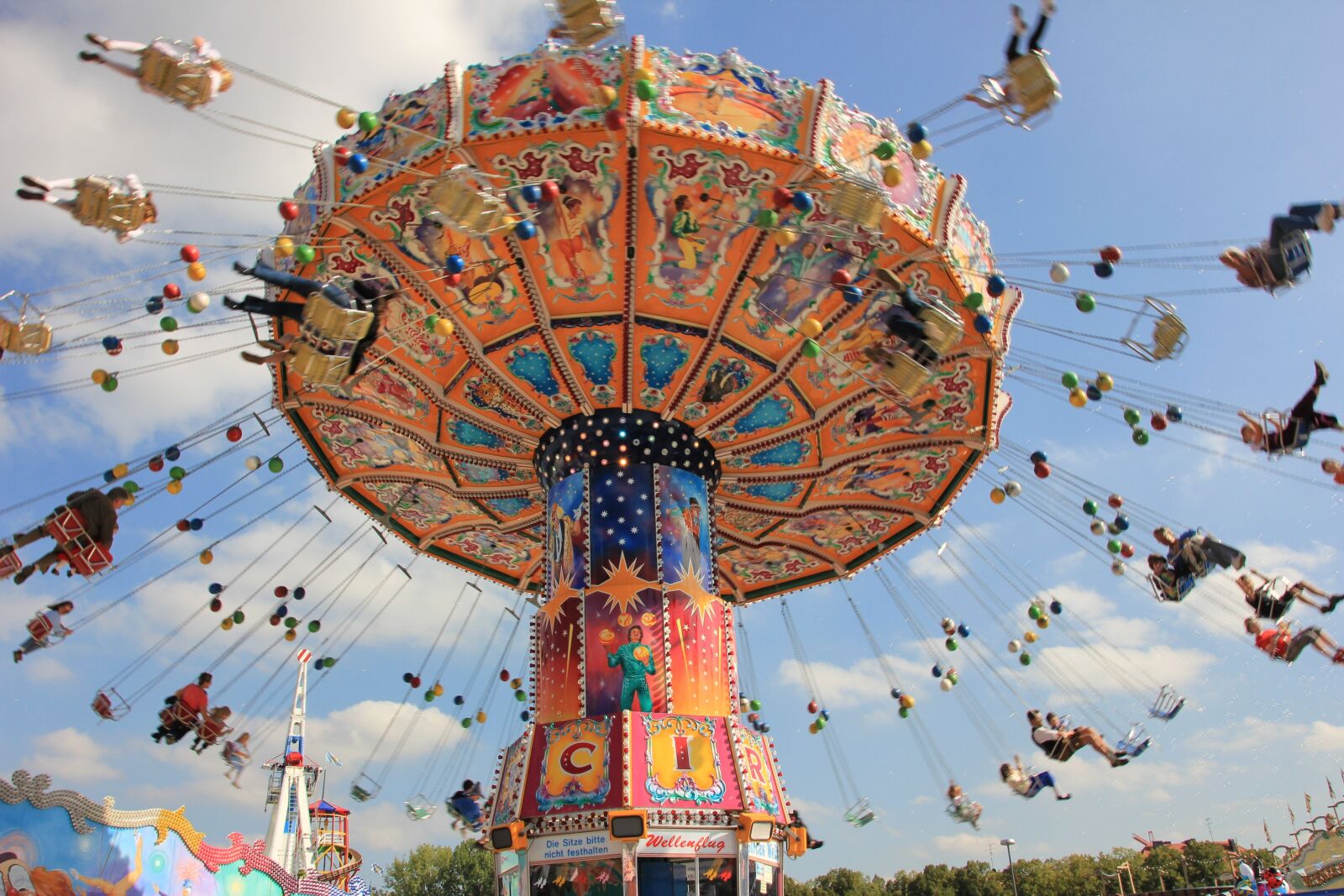 Canon EOS 550D (EOS Rebel T2i / EOS Kiss X4) sample photo. Sky, carousel, entertainment photography