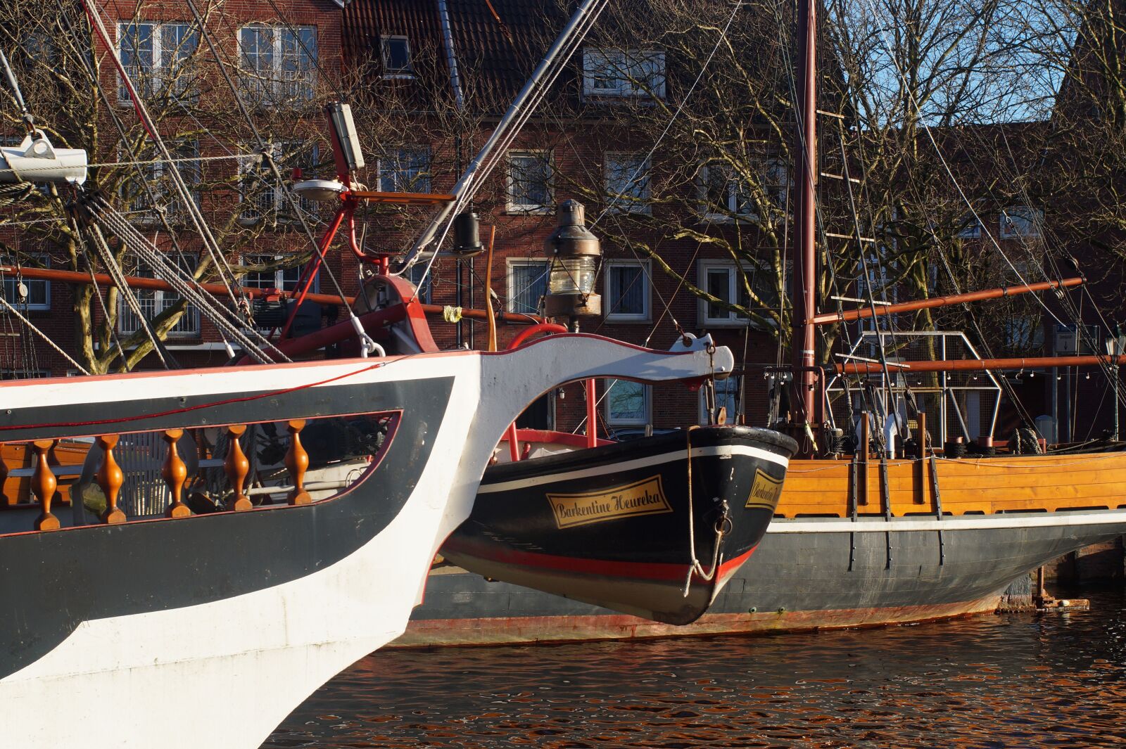 Sony SLT-A58 sample photo. Ship, port, lifeboat photography