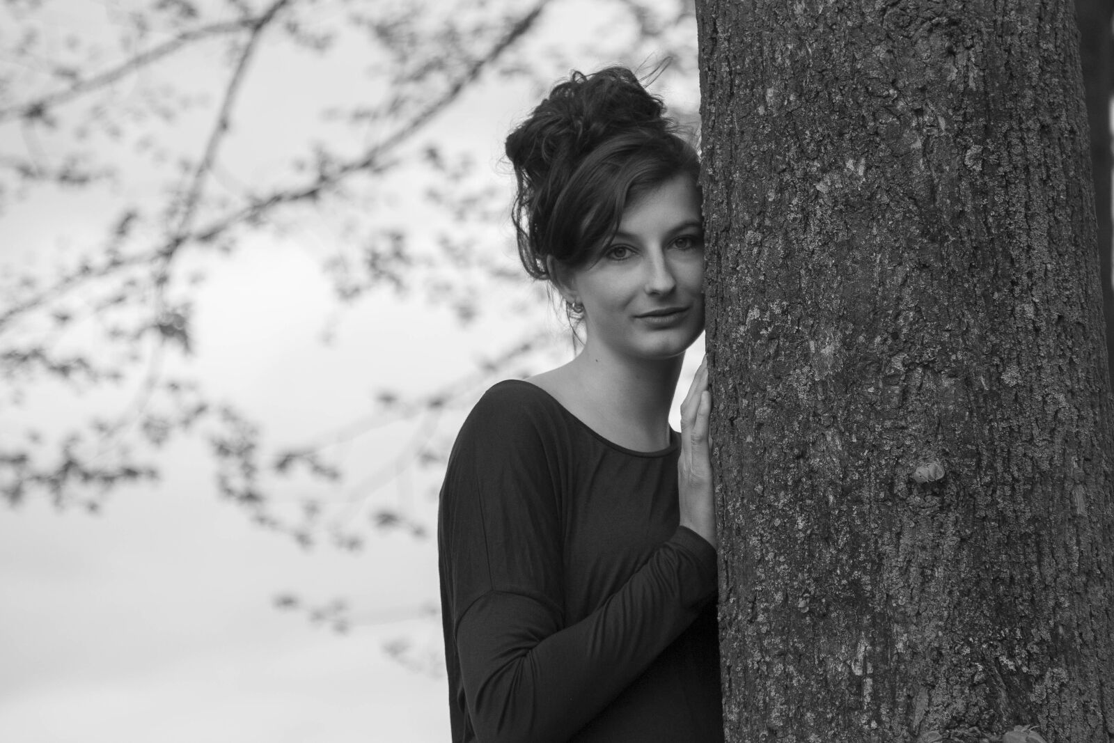 Canon EOS 6D + Canon EF 24-105mm F4L IS USM sample photo. Fifties, girl, tree photography