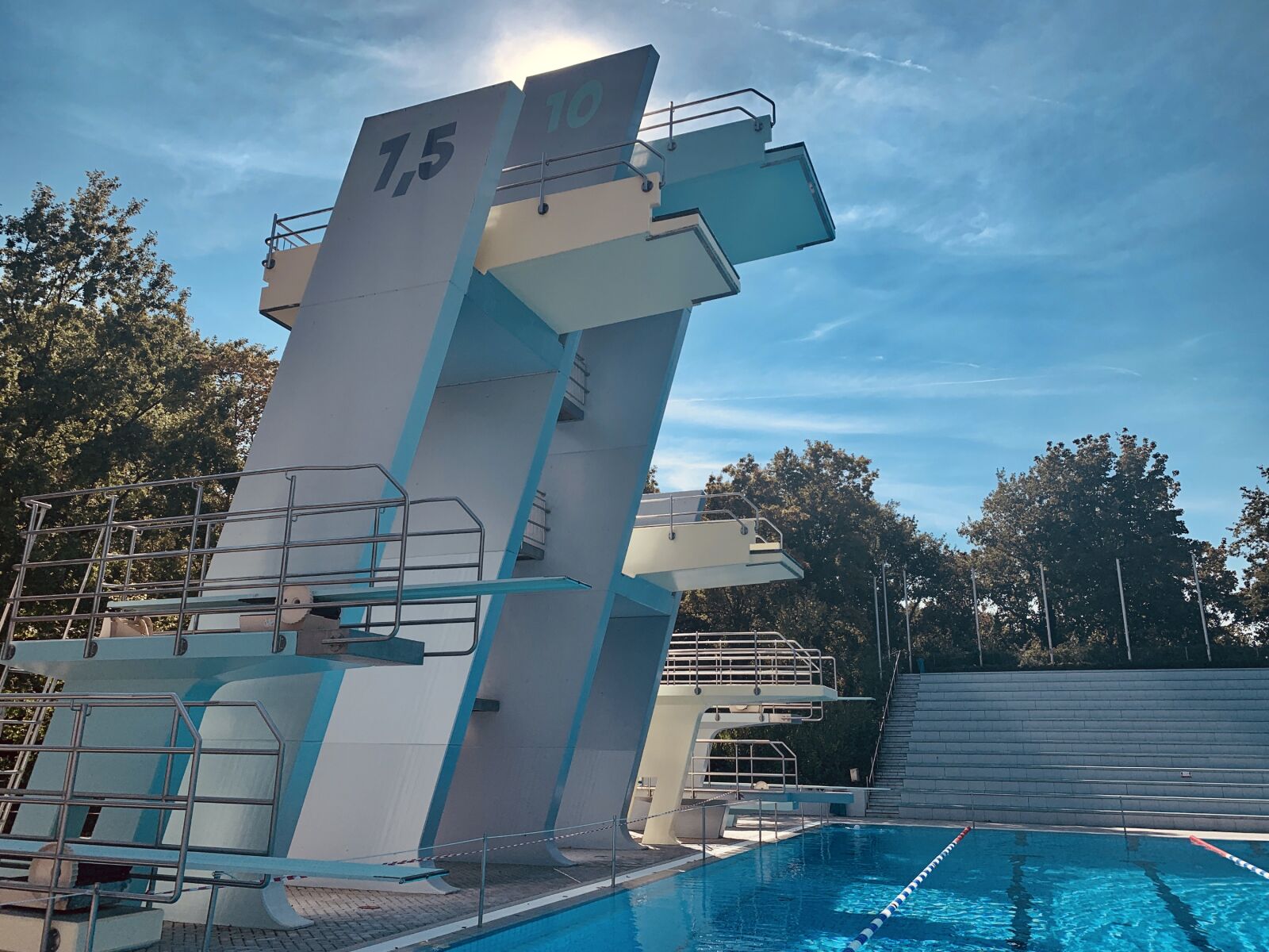 Apple iPhone XR sample photo. Outdoor pool, sprungturm, heilbronn photography