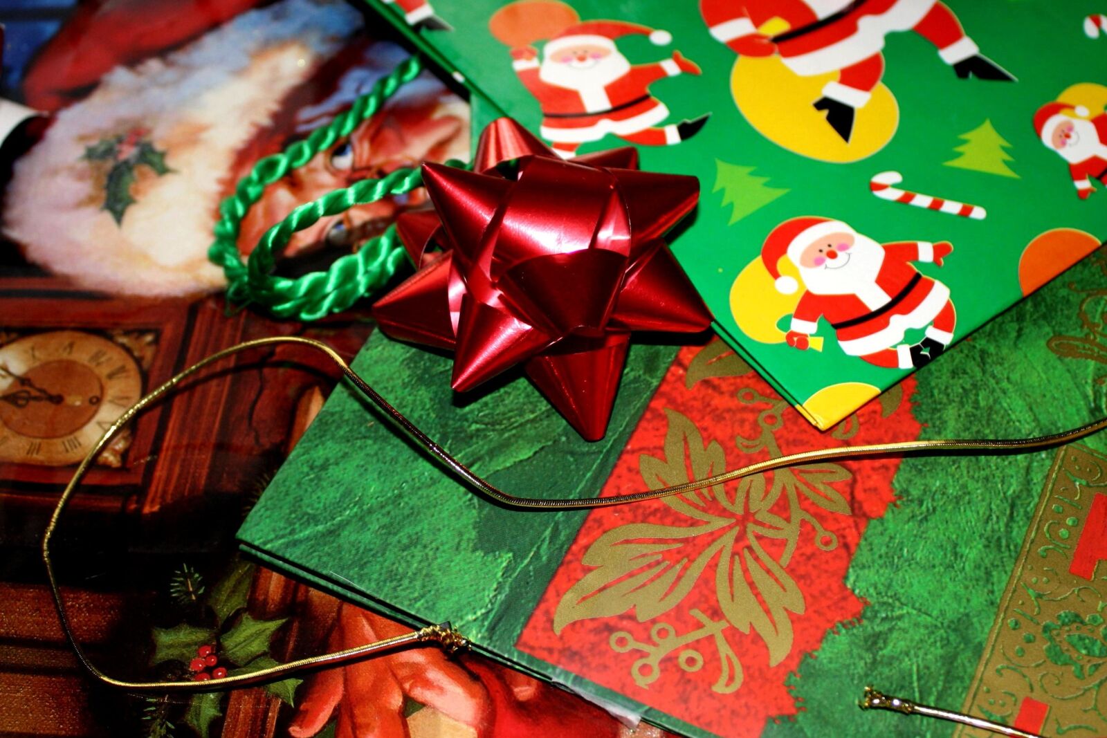 f/3.5-5.6 IS sample photo. Holiday, gift, wrapping paper photography