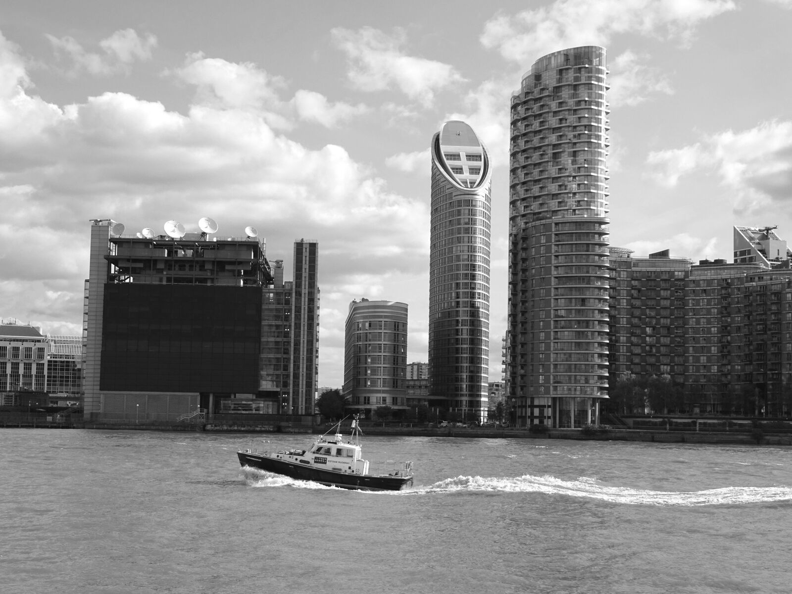 Sony DSC-HX60 sample photo. Tower, urban, water, waterfront photography