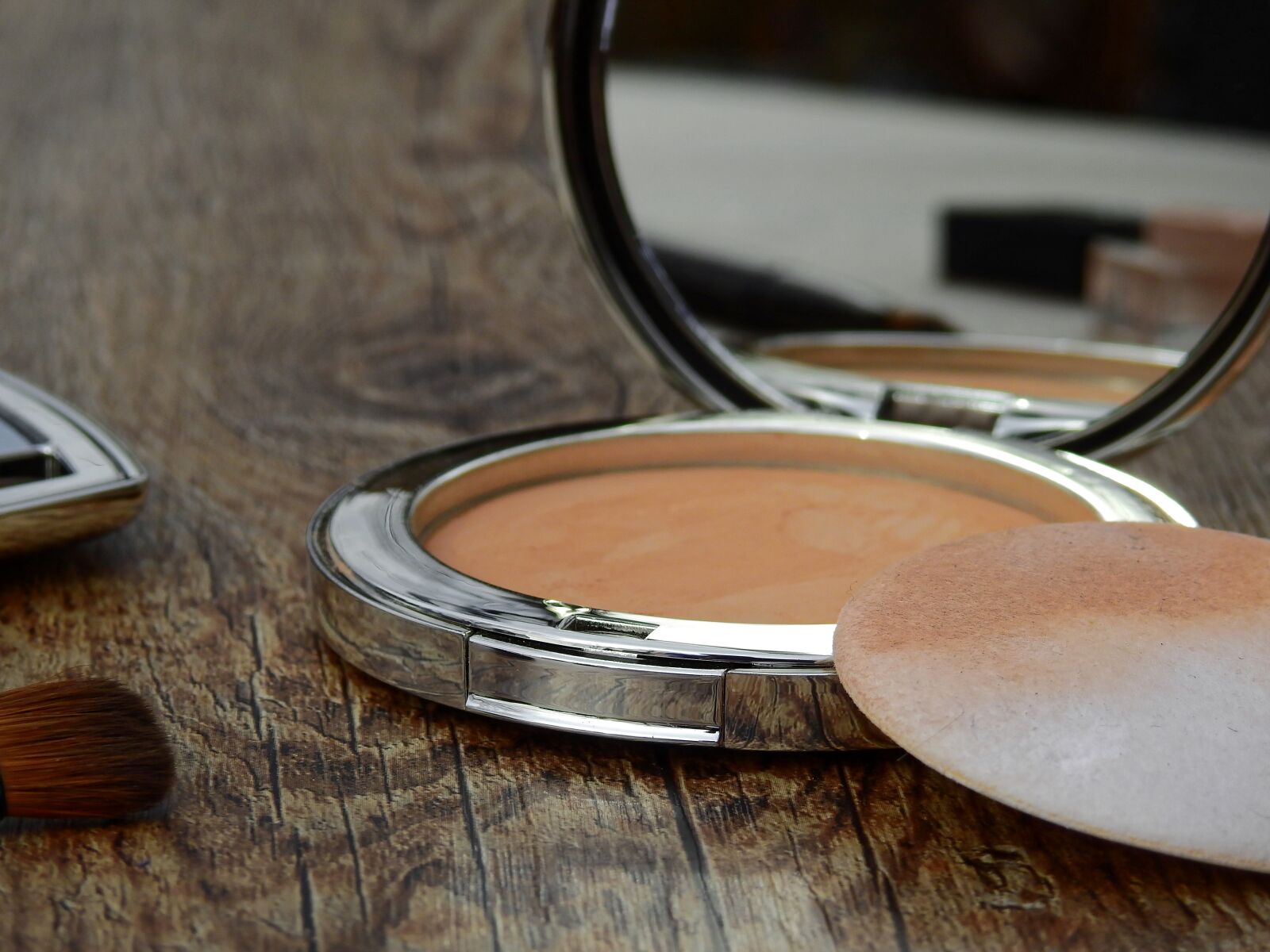 Nikon Coolpix P900 sample photo. Cosmetics, make up, makeup photography