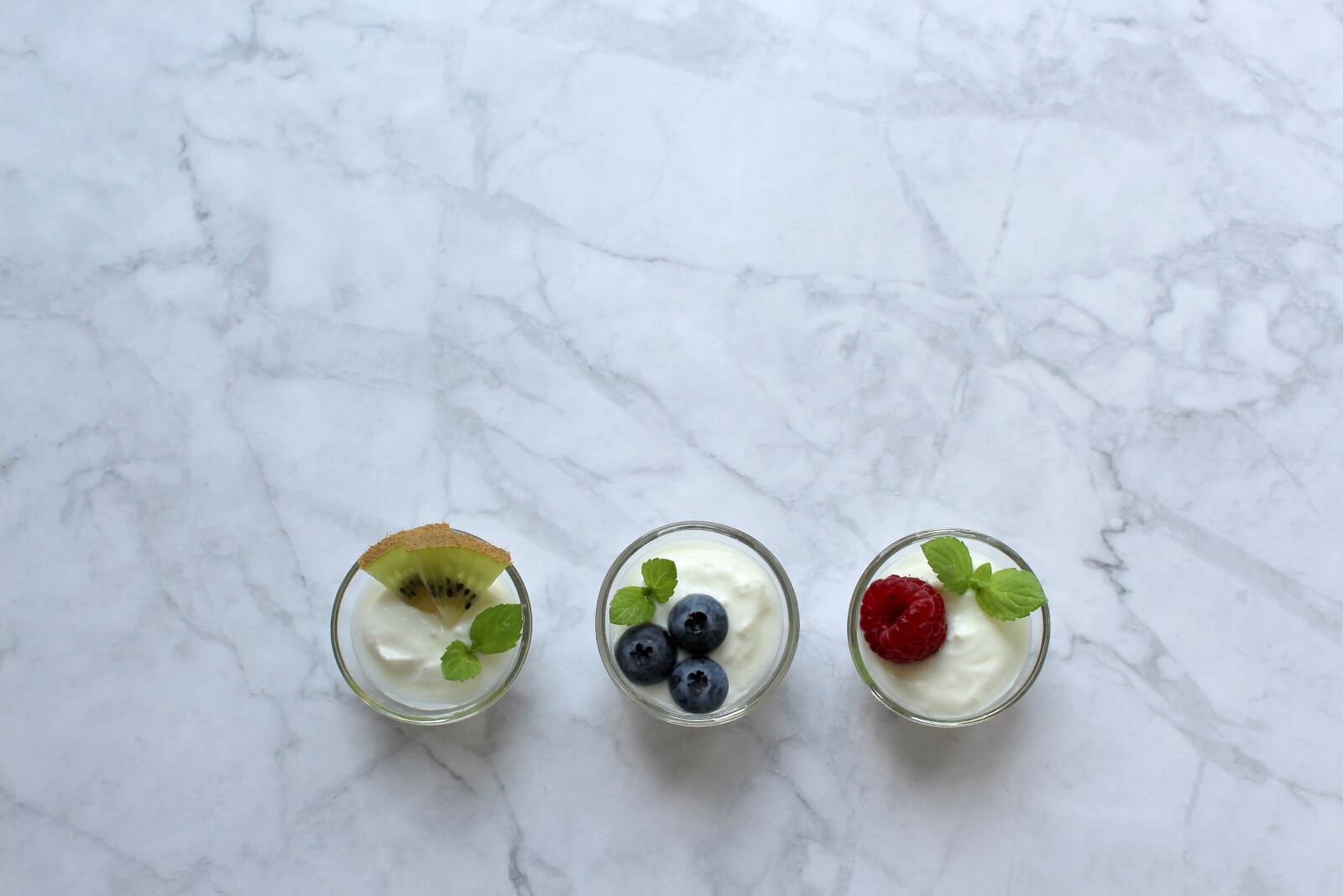 Canon EOS 700D (EOS Rebel T5i / EOS Kiss X7i) sample photo. Yogurt, berries, blueberry photography