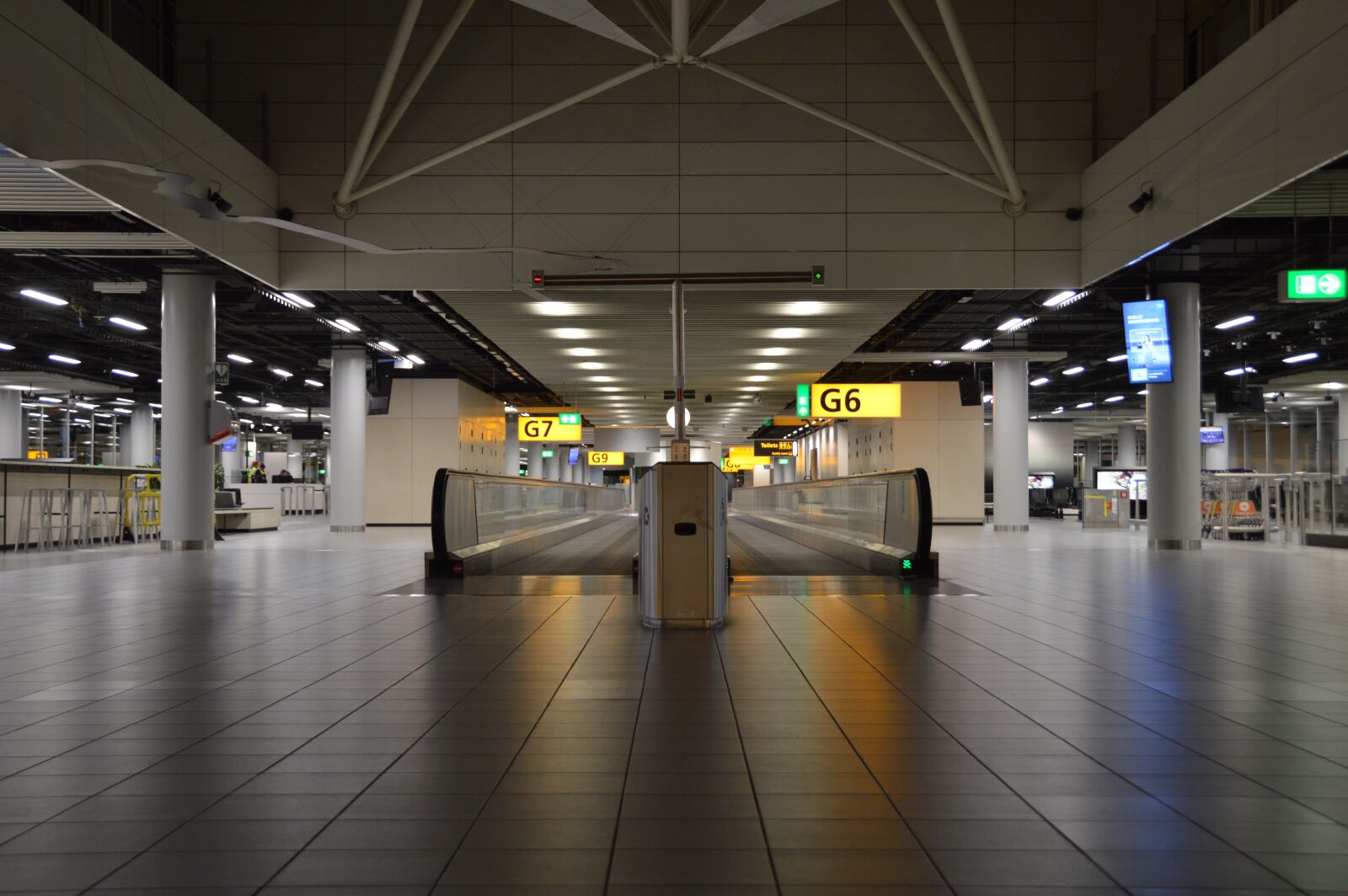 Nikon D3200 sample photo. Schiphol, airport, gate photography