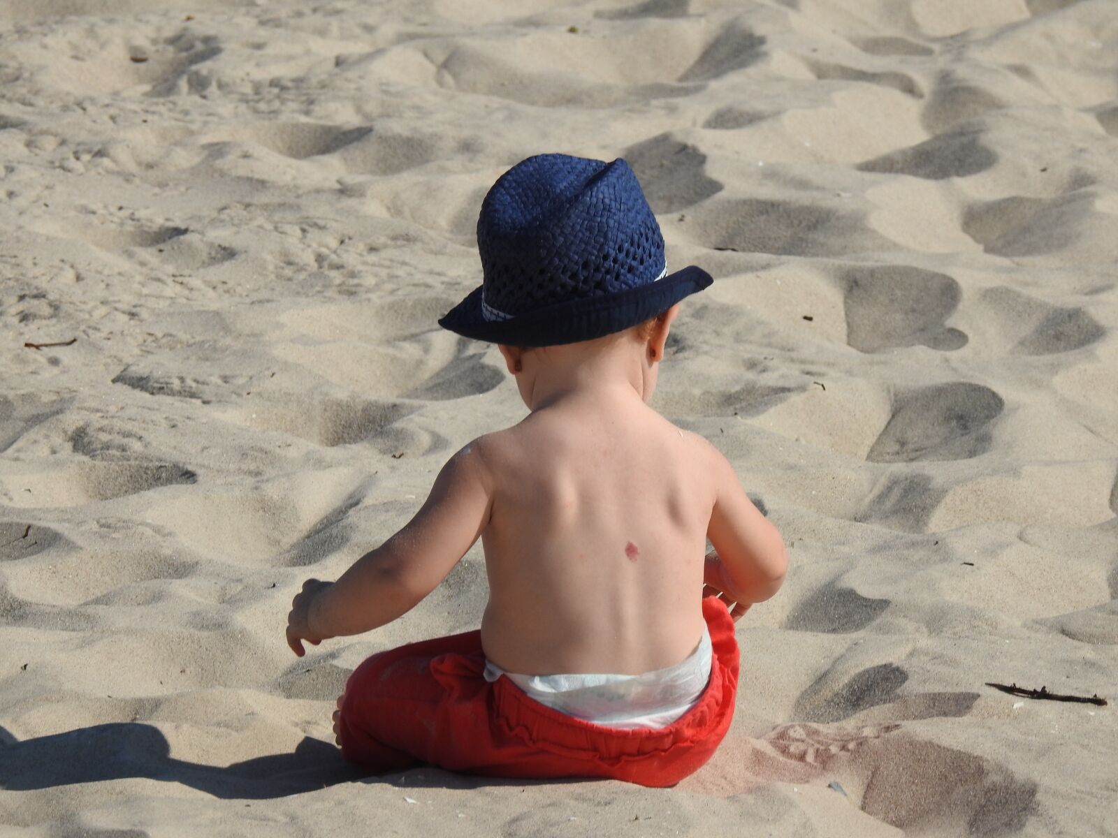 Nikon Coolpix P900 sample photo. Child, baby, beach photography