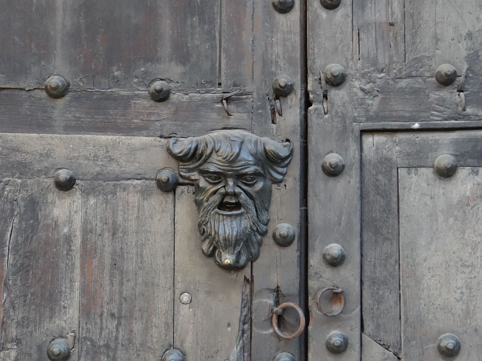 Sony DSC-HX200V sample photo. Door, detail, architecture photography