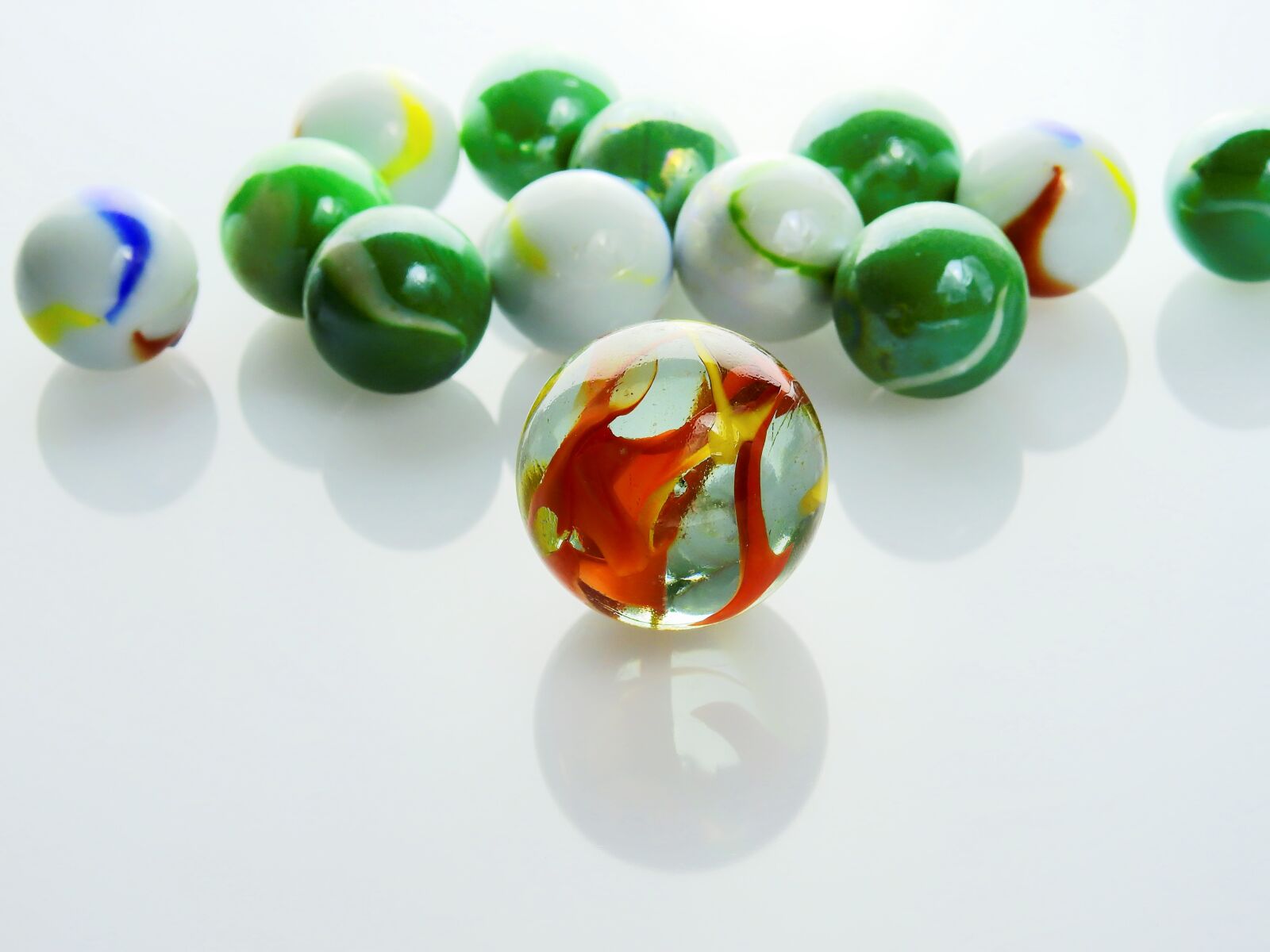 Nikon Coolpix P900 sample photo. Marbles, balls, glass photography