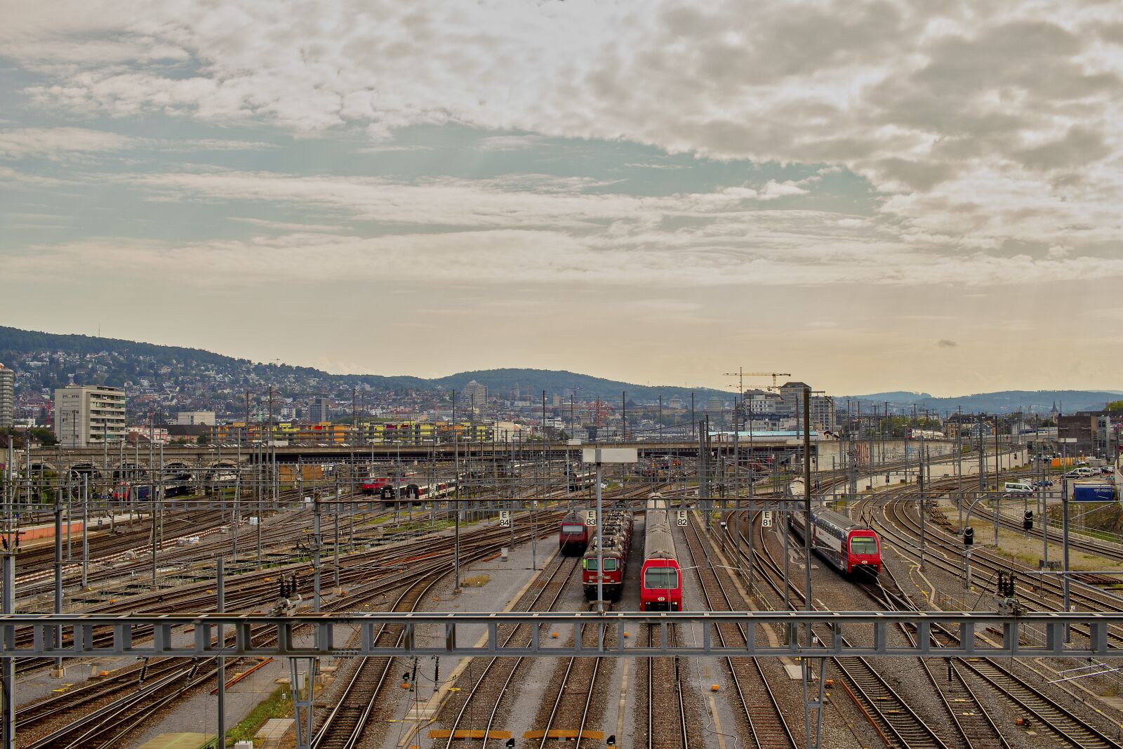 Canon EOS M5 + Canon EF-S 24mm F2.8 STM sample photo. Zurich, train, railway photography