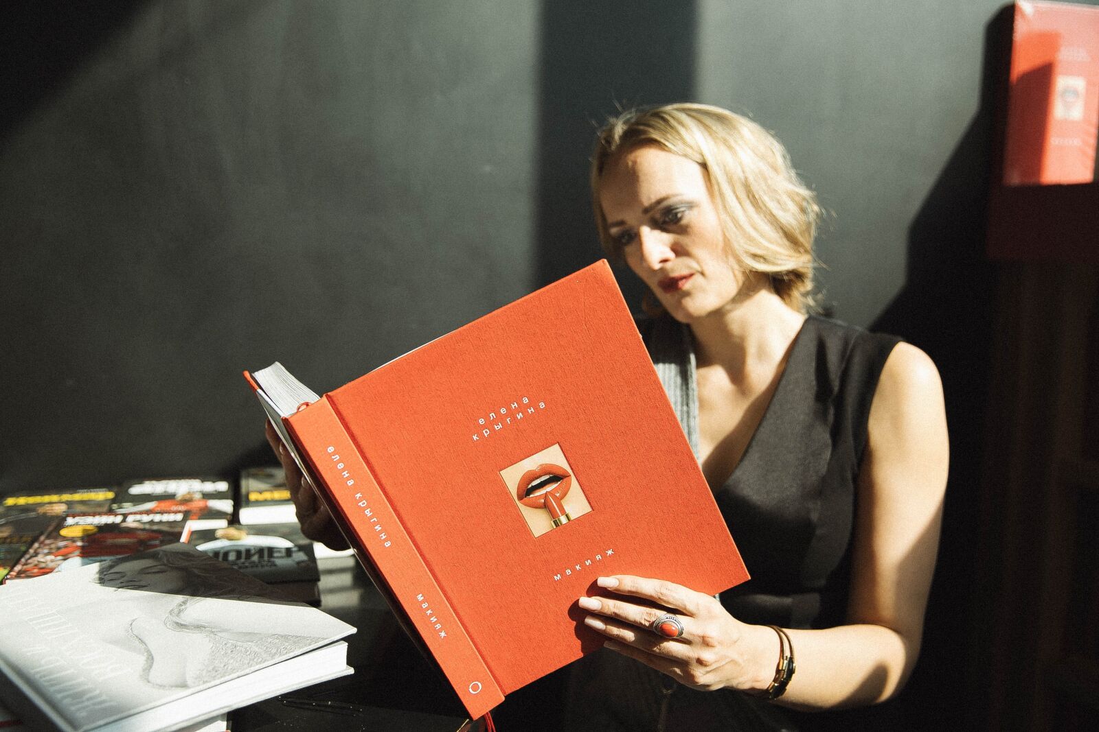 Canon EOS 5D Mark IV sample photo. Book, beauty, woman photography