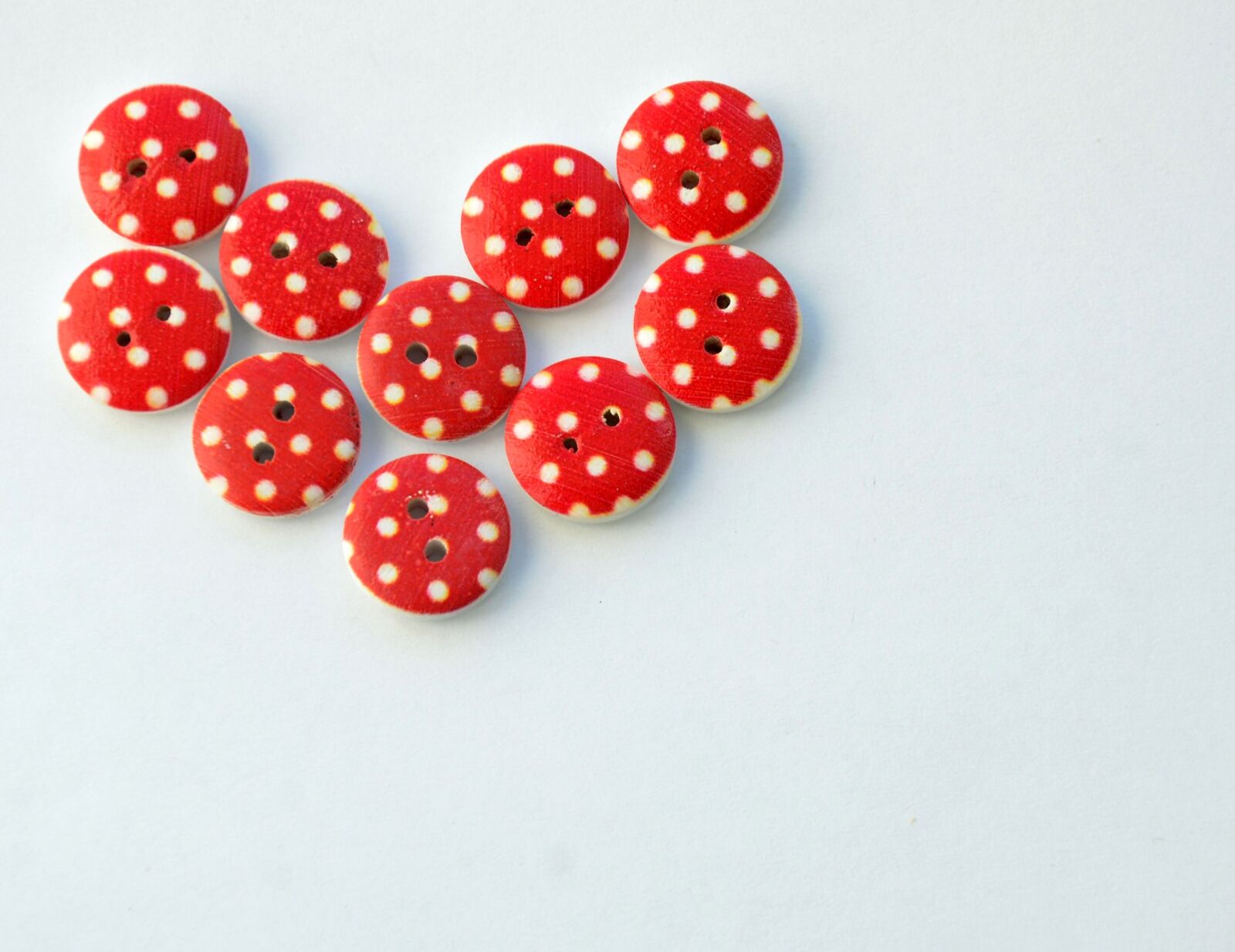 Nikon D7000 sample photo. Buttons, heart, needlework photography