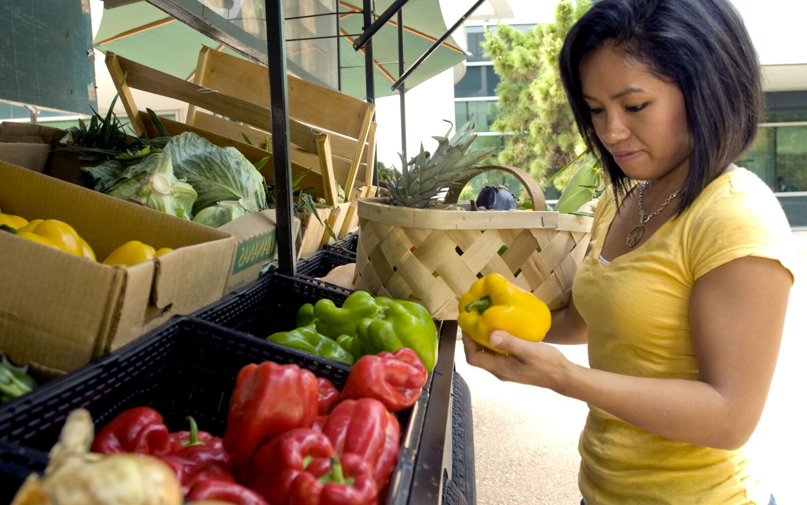 Nikon D300 sample photo. Young, asian, woman, shopping photography