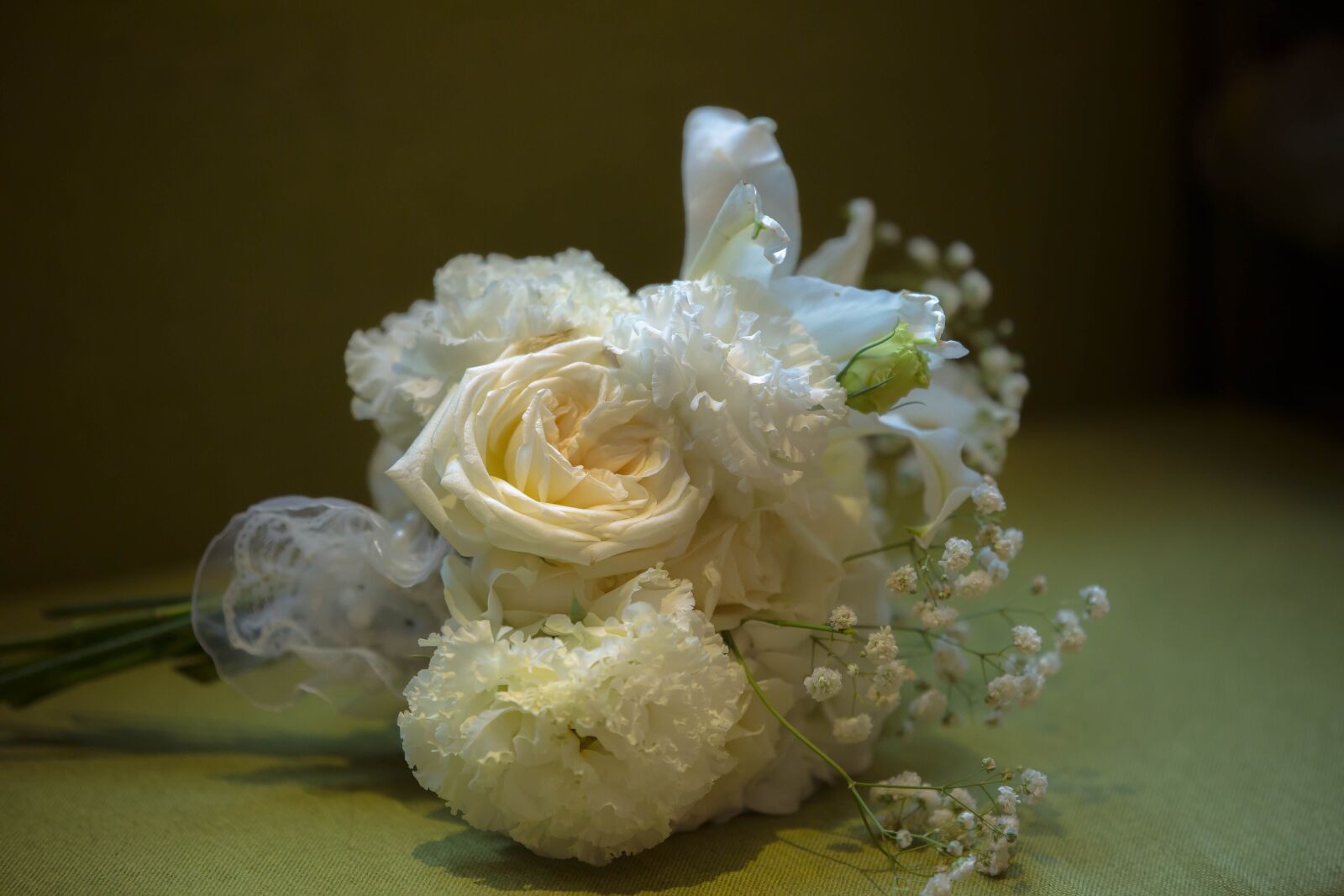 Canon EOS 5D Mark III sample photo. Flowers, wedding, white photography