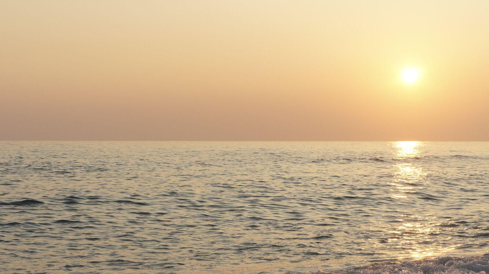 Sony Alpha NEX-5 + Sony E 18-55mm F3.5-5.6 OSS sample photo. Sea, sunset, summer photography
