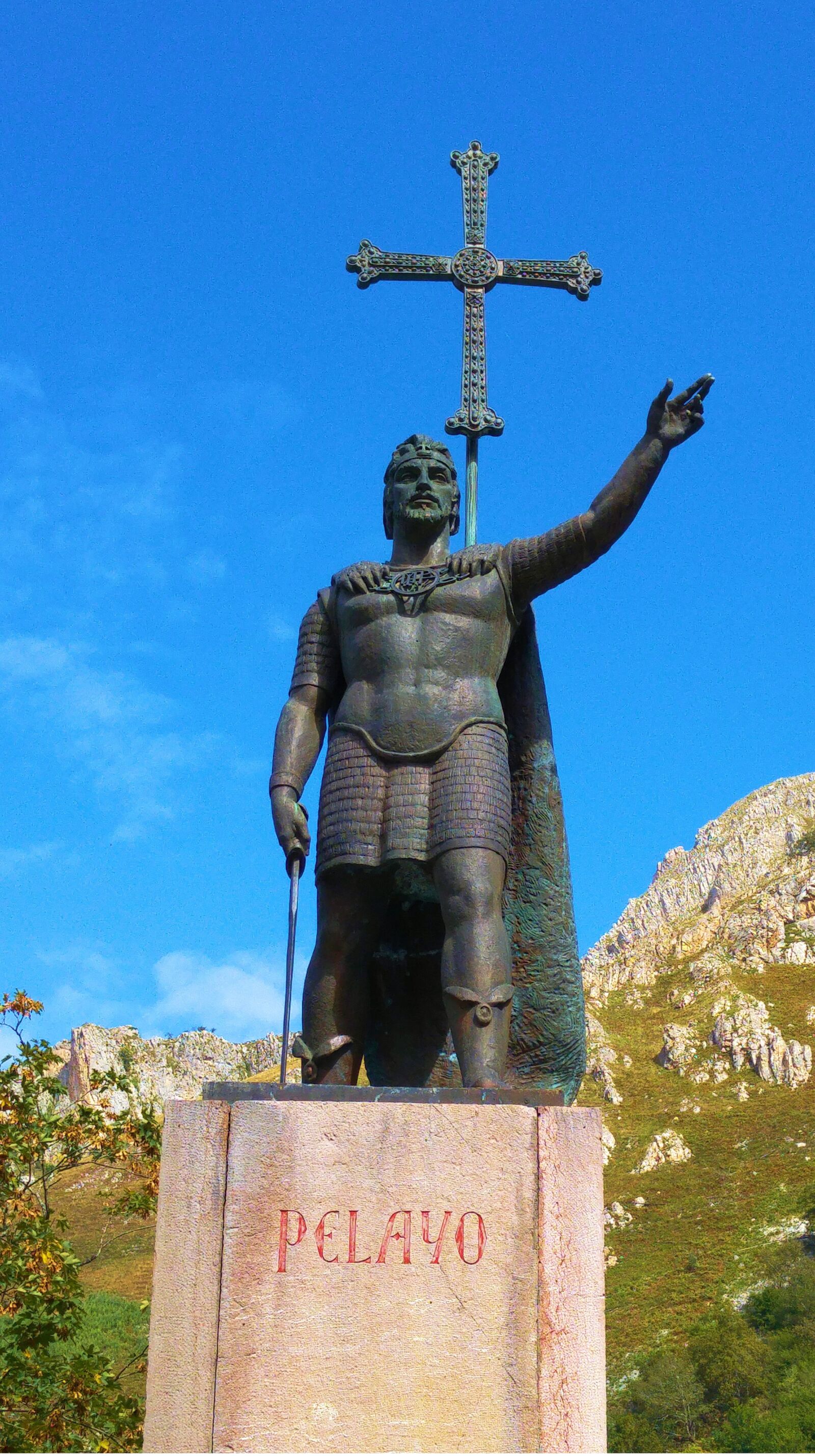 LG G4 sample photo. Asturias, pelayo, statue photography
