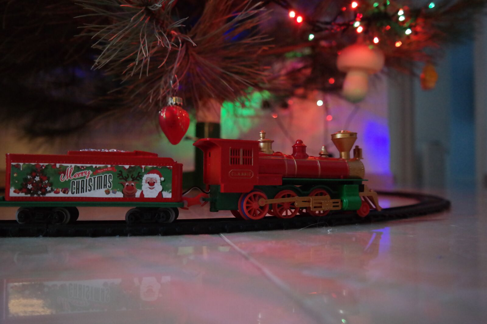 Samsung NX300 sample photo. Christmas, toy, train photography