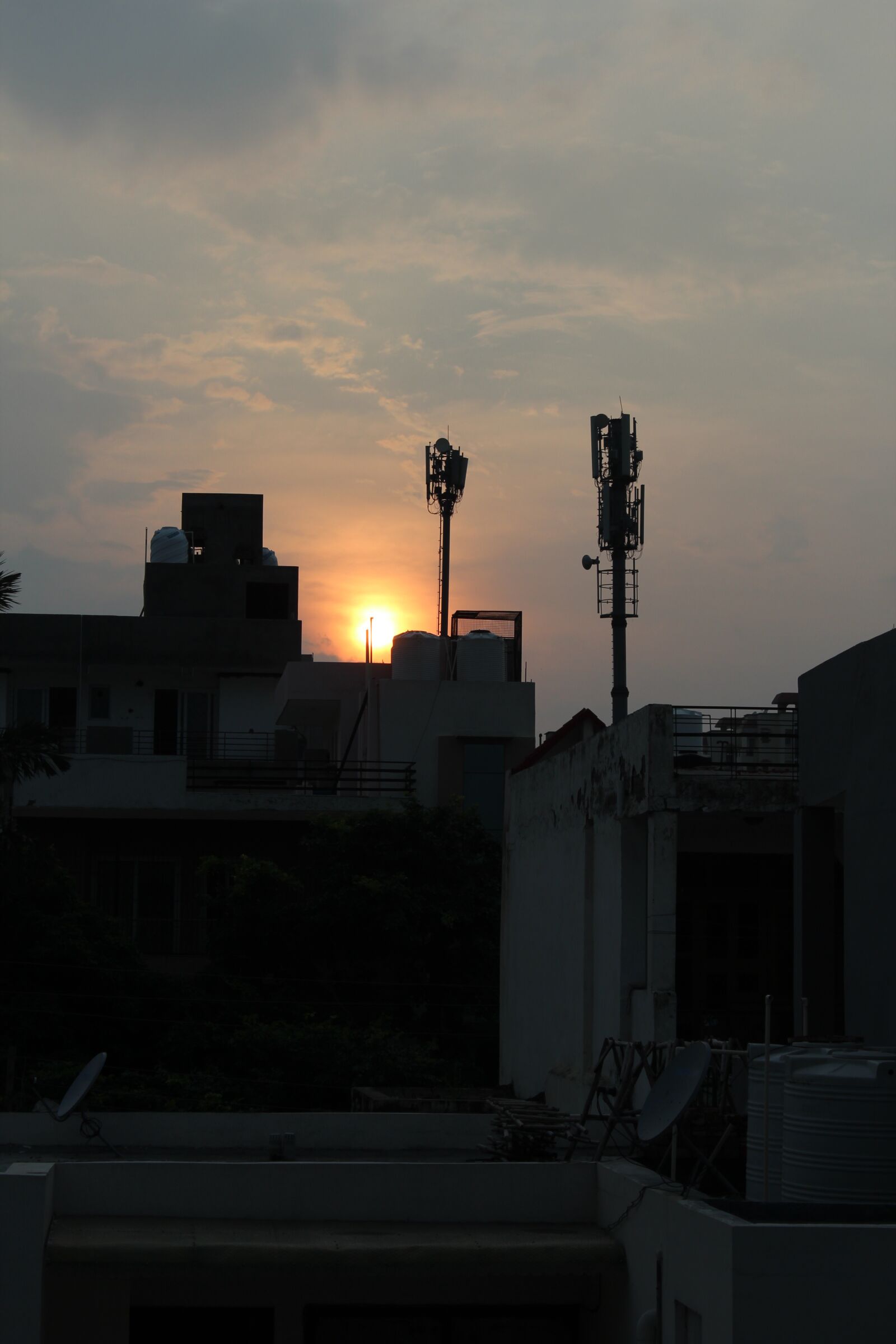 Canon EOS 600D (Rebel EOS T3i / EOS Kiss X5) sample photo. Sunset, color, evening photography