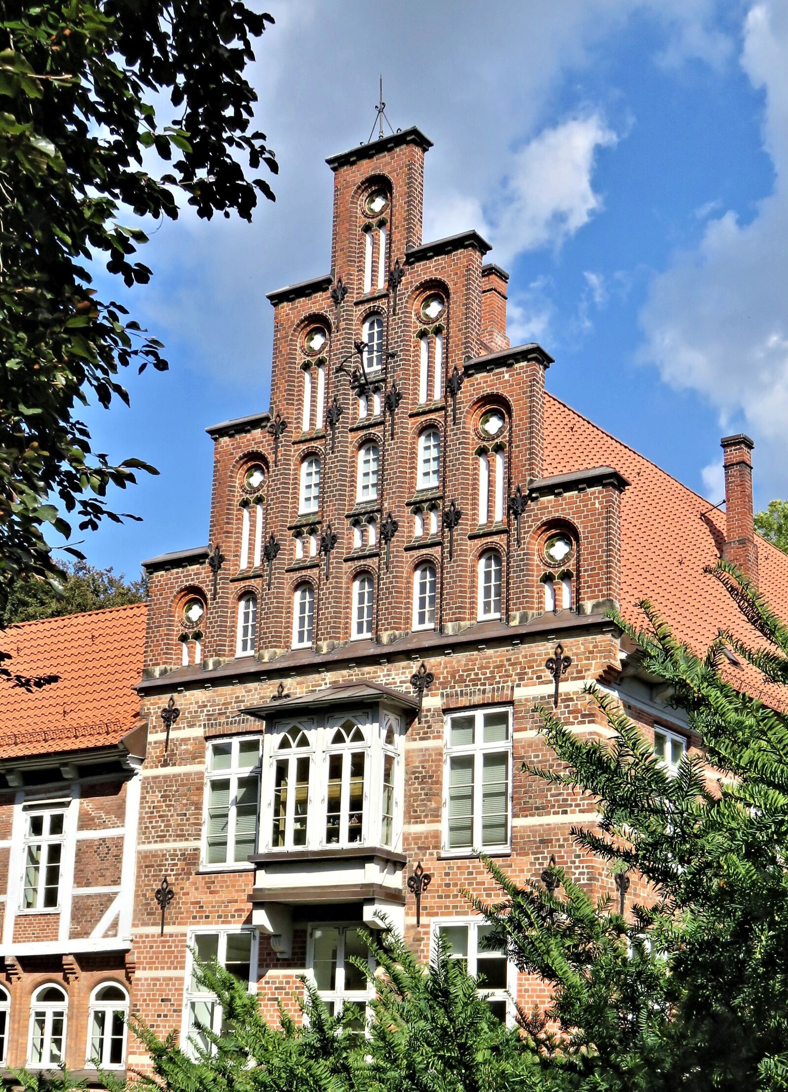 Canon PowerShot SX710 HS sample photo. Castle, hamburg, mountain village photography