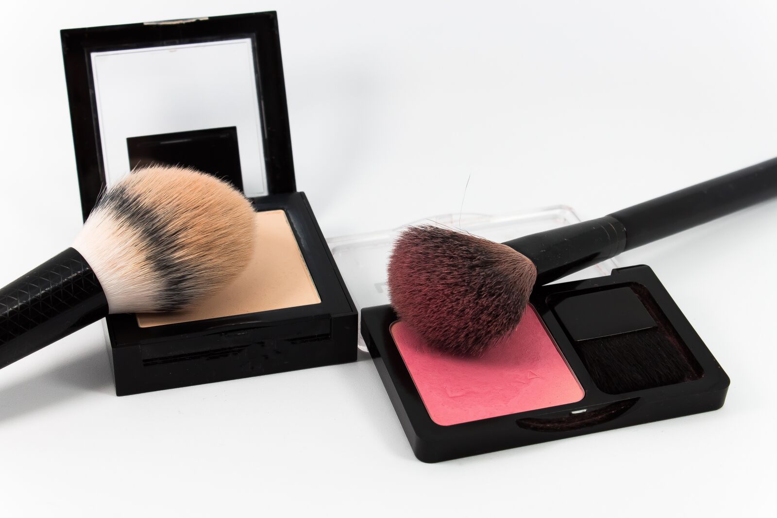 Canon EOS 1300D (EOS Rebel T6 / EOS Kiss X80) sample photo. Make up, powder, cosmetics photography