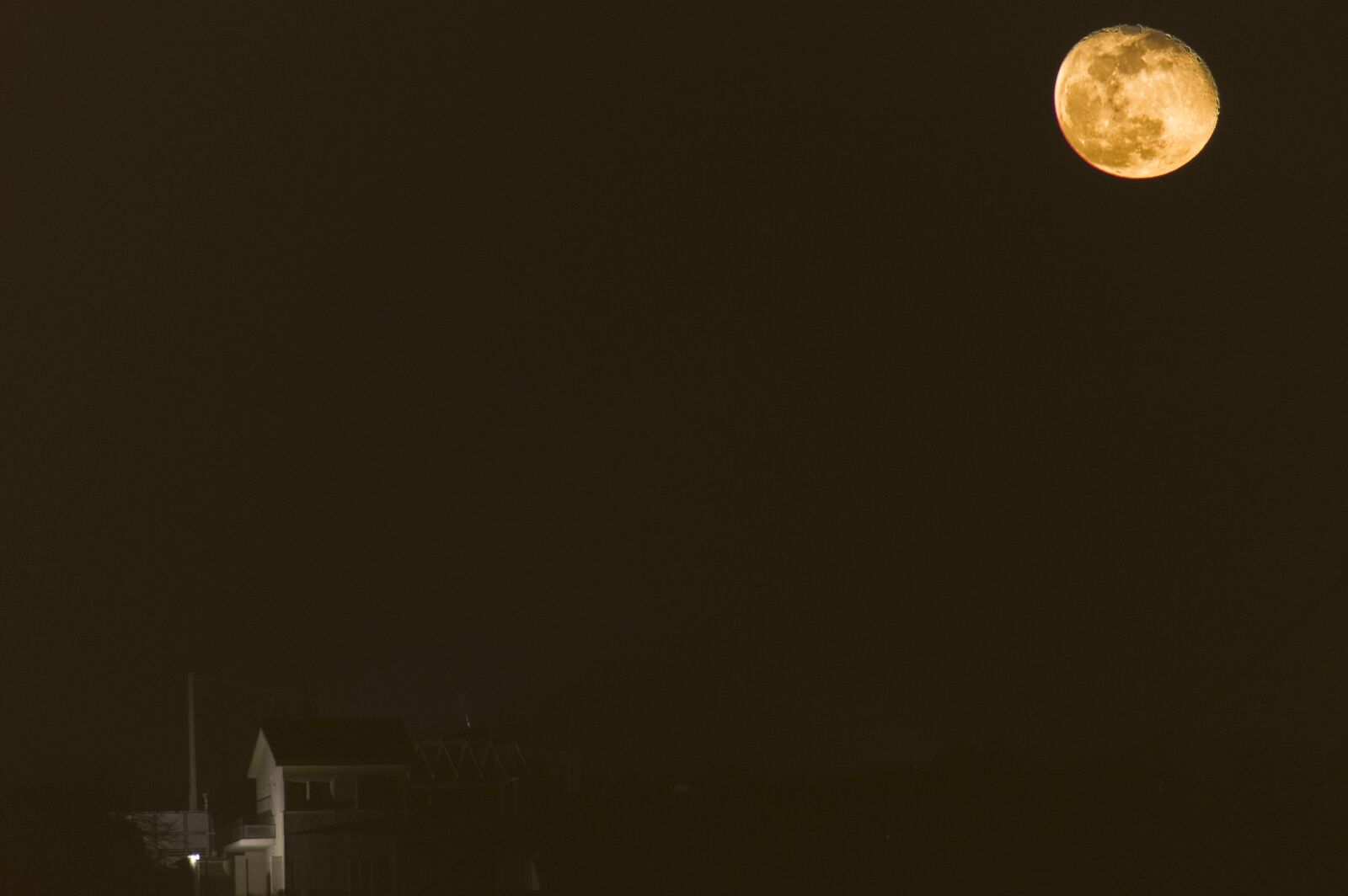 Nikon D3200 sample photo. Luna, luna rossa, red photography