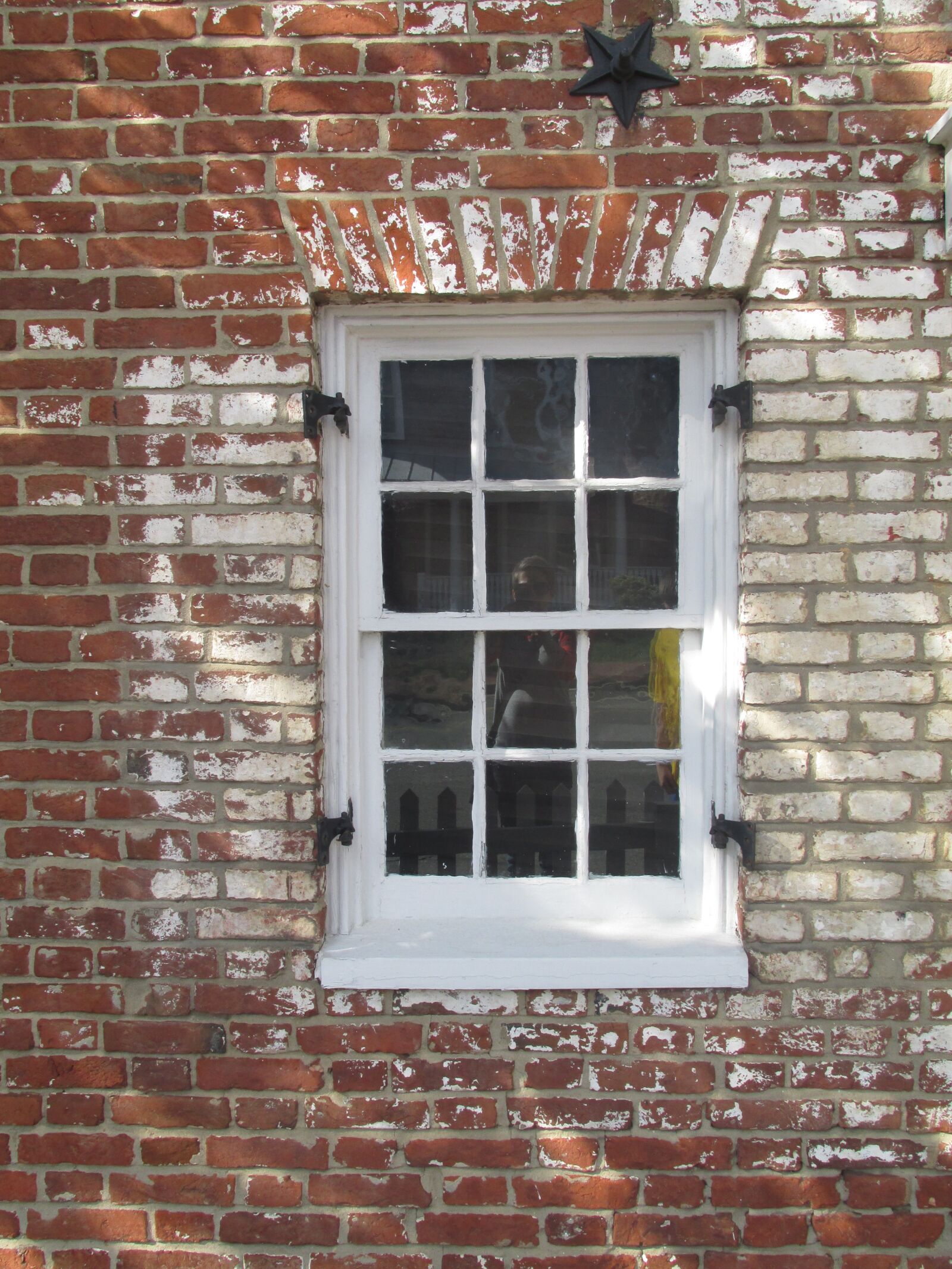 Canon PowerShot SX170 IS sample photo. Window, brick, house photography