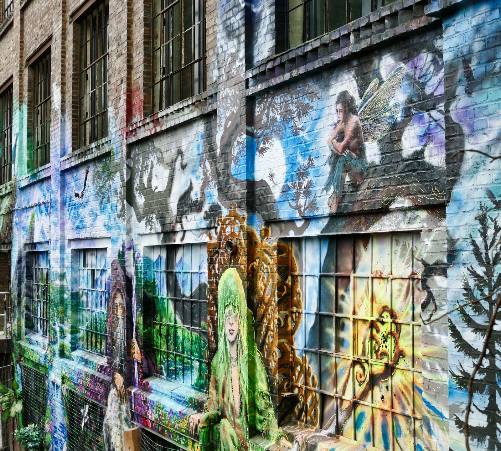 Panasonic Lumix DMC-FZ1000 sample photo. Graffiti, factory, factory building photography