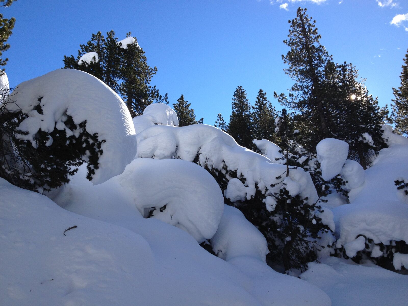 iPhone 4S back camera 4.28mm f/2.4 sample photo. Mountain, holiday, winter photography