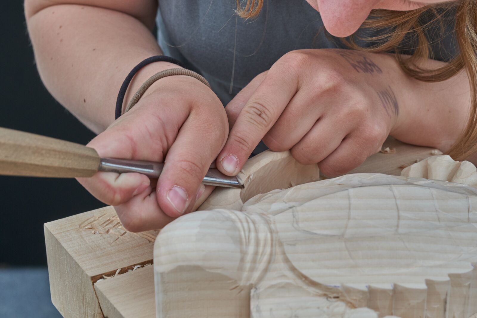 Sony FE 90mm F2.8 Macro G OSS sample photo. Craft, carve, wood photography