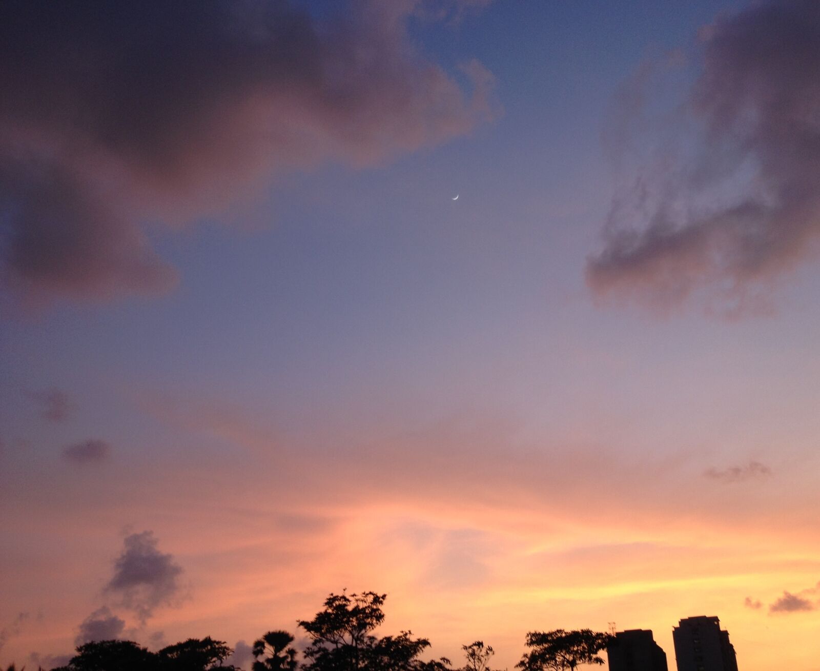 iPhone 4S back camera 4.28mm f/2.4 sample photo. Clouds, moon, ramadan, sky photography