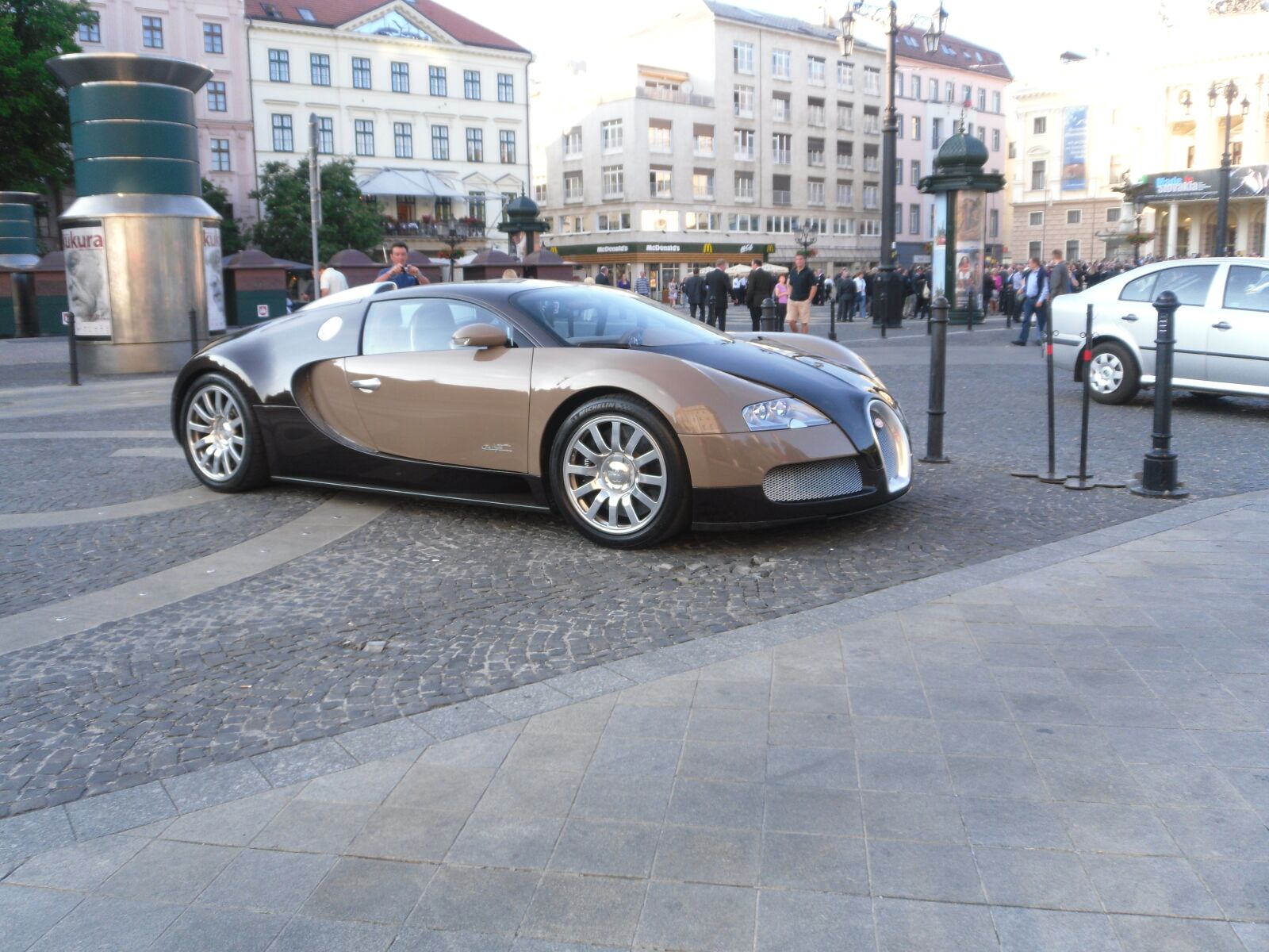 Samsung PL80/VLUU PL80/ SL630/ PL81 sample photo. Bugatti, pkw, automotive photography