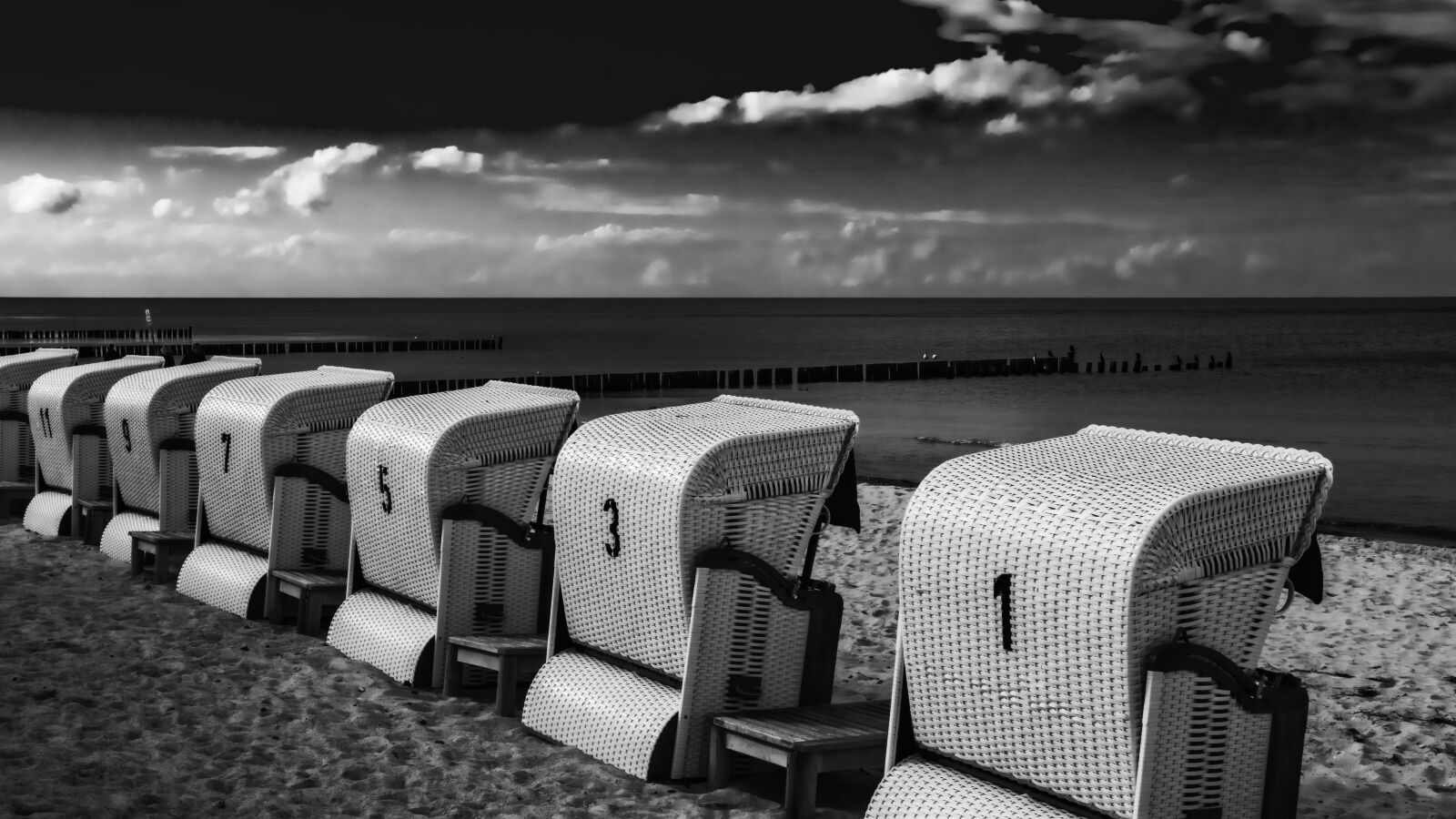 Canon EOS 80D sample photo. Beach, clubs, sea photography