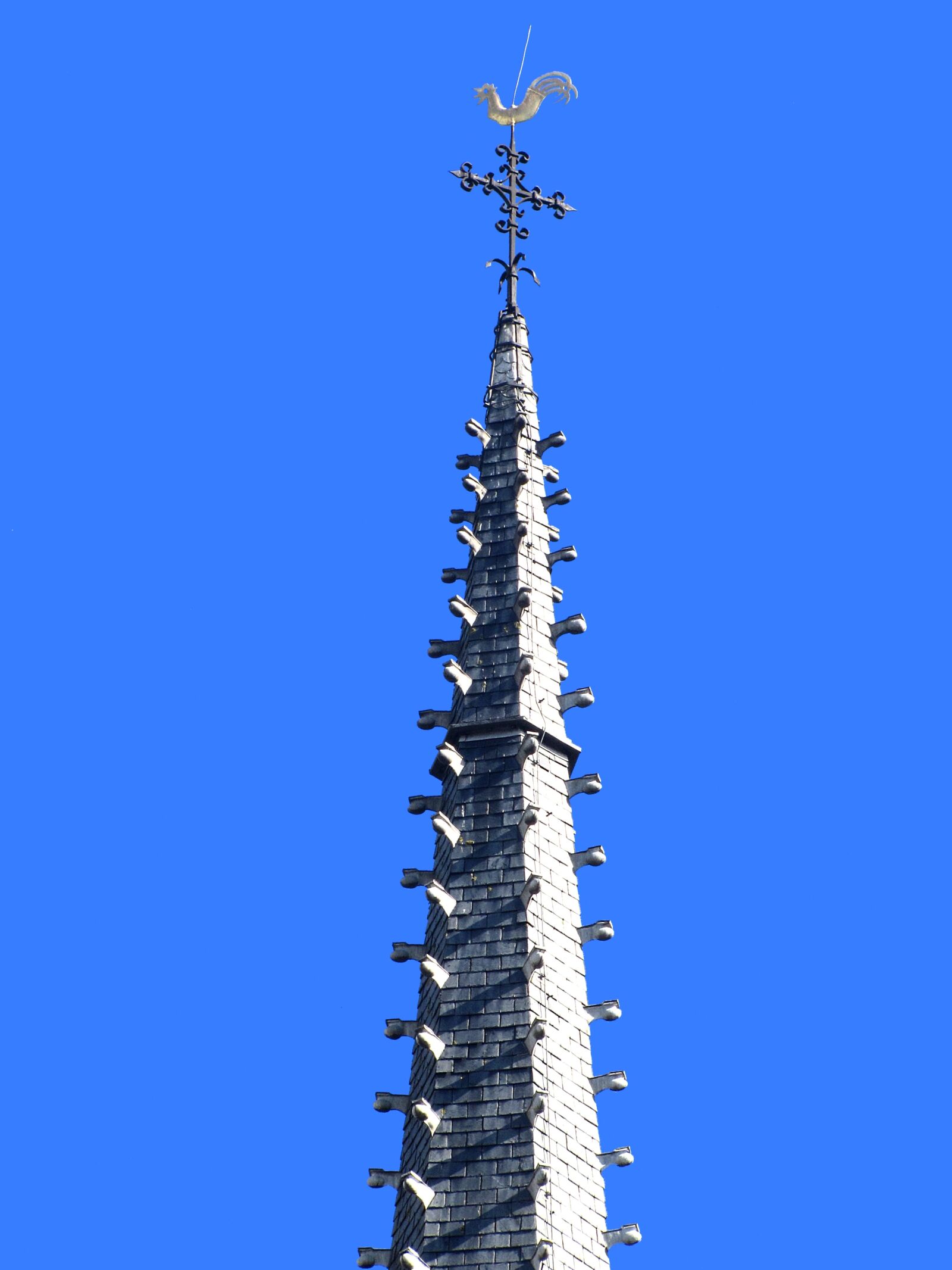 Canon PowerShot SX10 IS sample photo. Rush hour, spire, weather photography