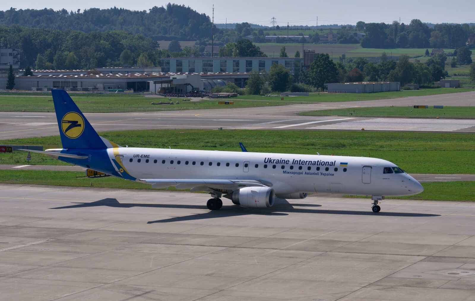 Nikon D300S sample photo. Embraer 190, ukraine airlines, aircraft photography