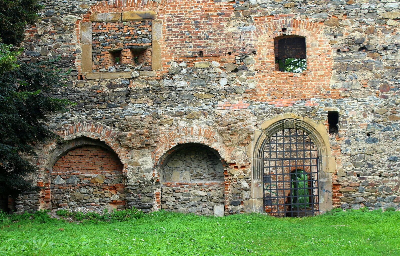 Canon EOS 1200D (EOS Rebel T5 / EOS Kiss X70 / EOS Hi) sample photo. Castle, the ruins of photography