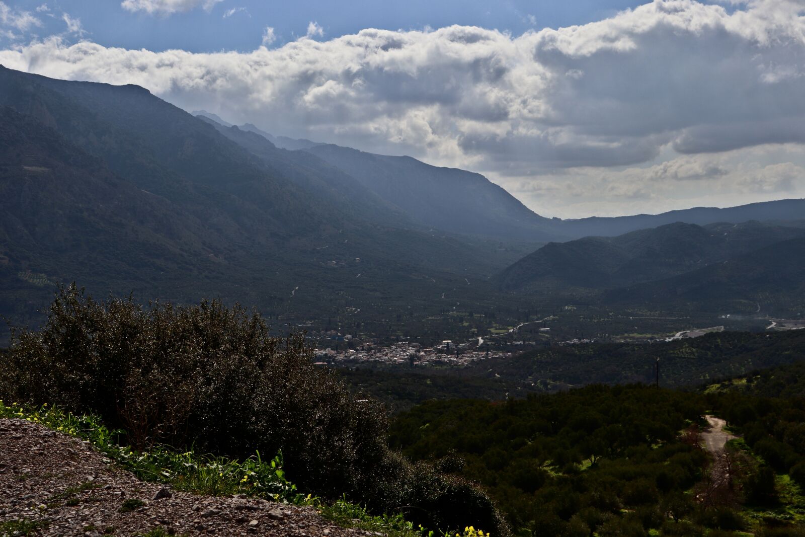 Canon EOS 800D (EOS Rebel T7i / EOS Kiss X9i) sample photo. Landscape, mountains, village photography
