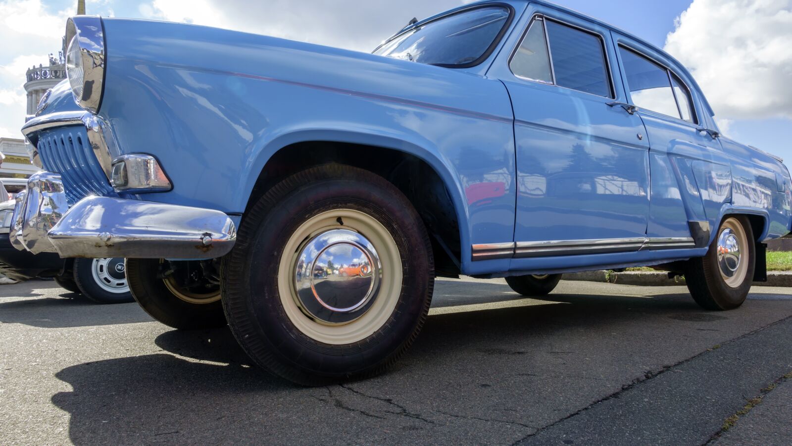 Sony Cyber-shot DSC-RX10 III sample photo. Car, retro, exhibition photography