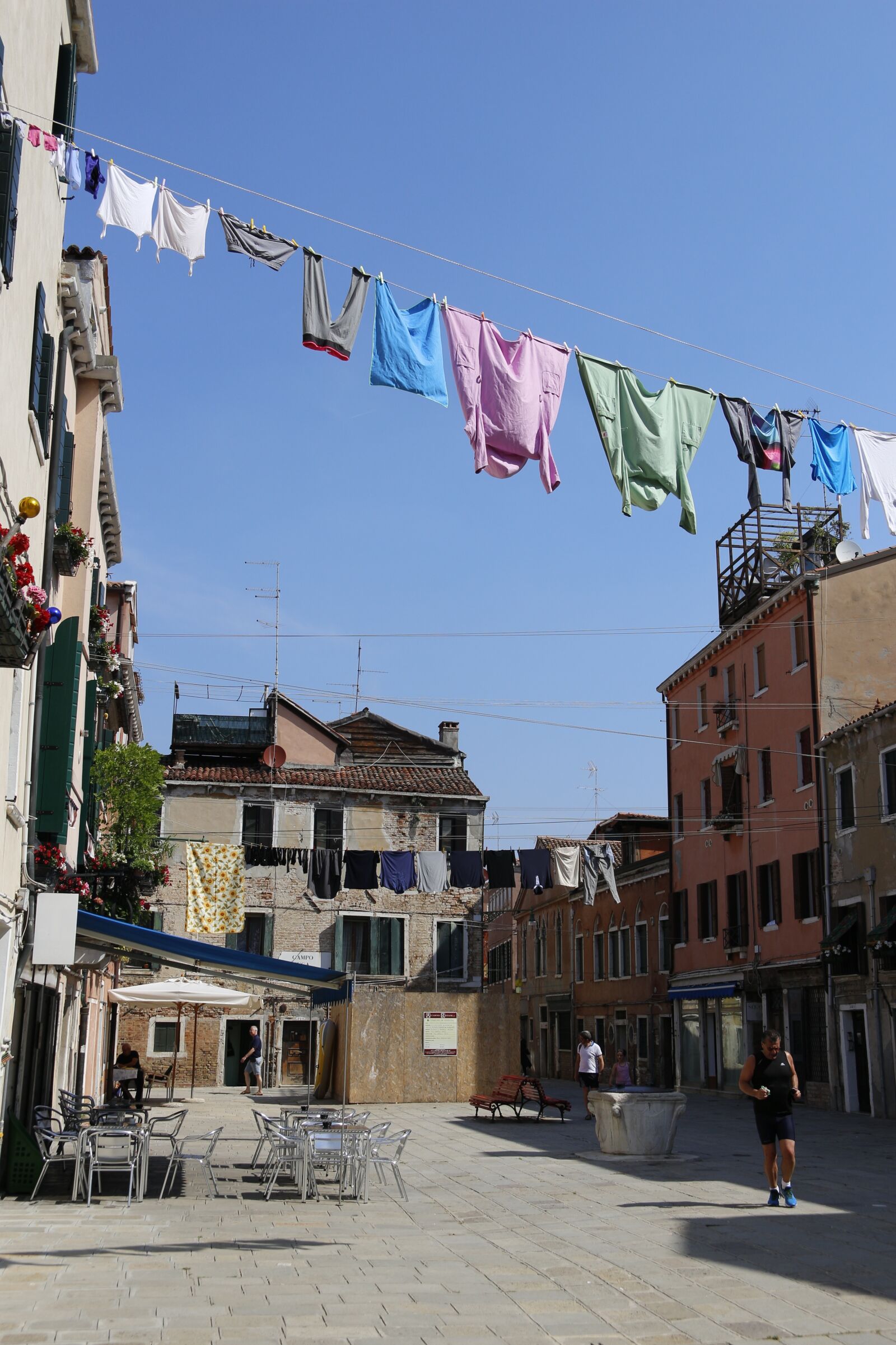 Canon EOS 100D (EOS Rebel SL1 / EOS Kiss X7) sample photo. Venice, sky, linen photography