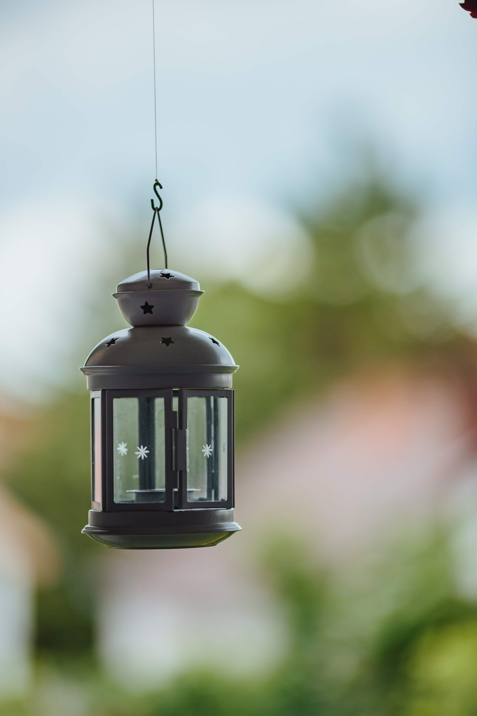Canon EF 135mm F2L USM sample photo. Hanging, interior decoration, lamp photography