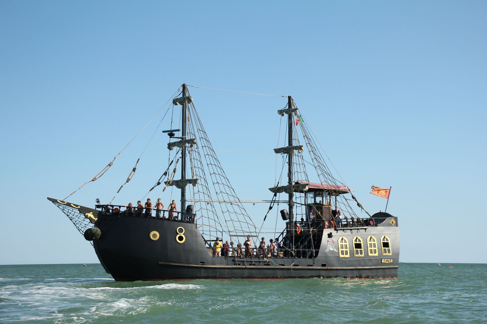 Canon EOS 550D (EOS Rebel T2i / EOS Kiss X4) sample photo. Ship, pirates, sea photography