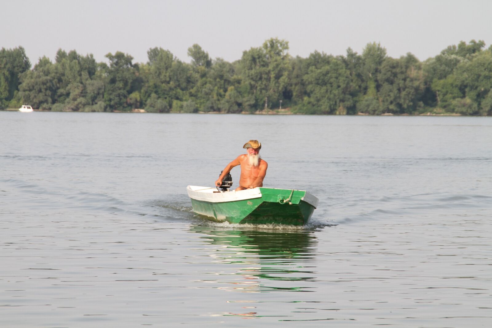 TAMRON 18-200mm F/3.5-6.3 DiII A14E sample photo. River, boat, outdoors photography