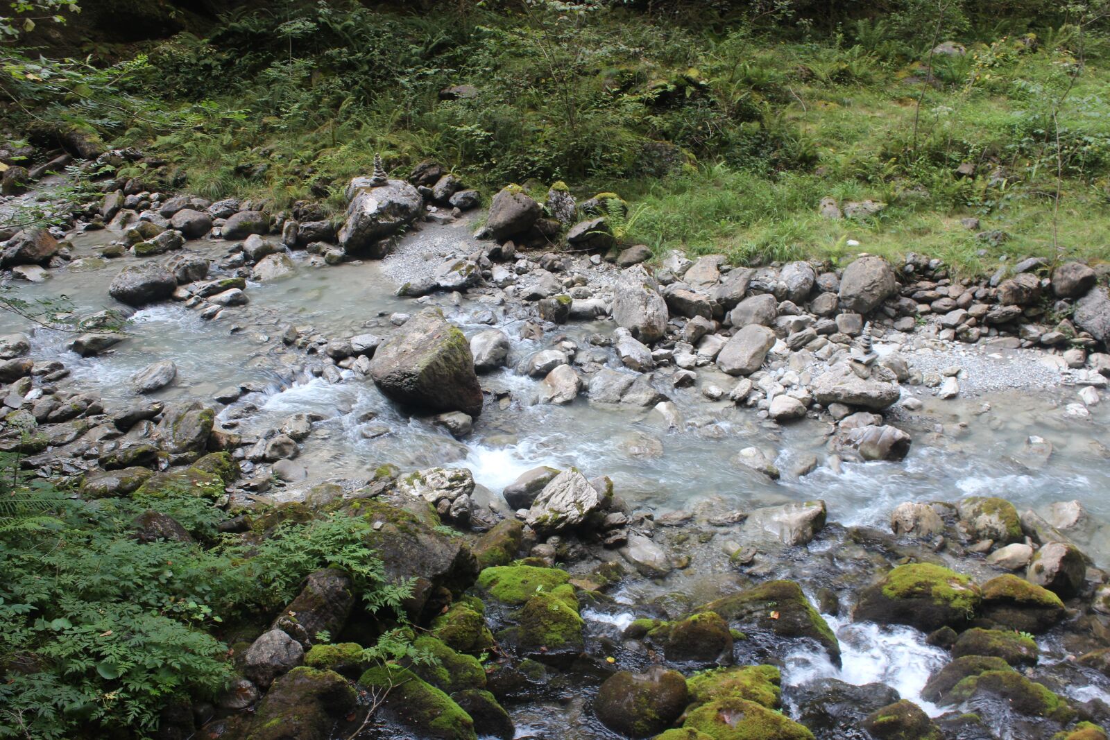 Canon EOS 600D (Rebel EOS T3i / EOS Kiss X5) sample photo. River, pierre, water photography