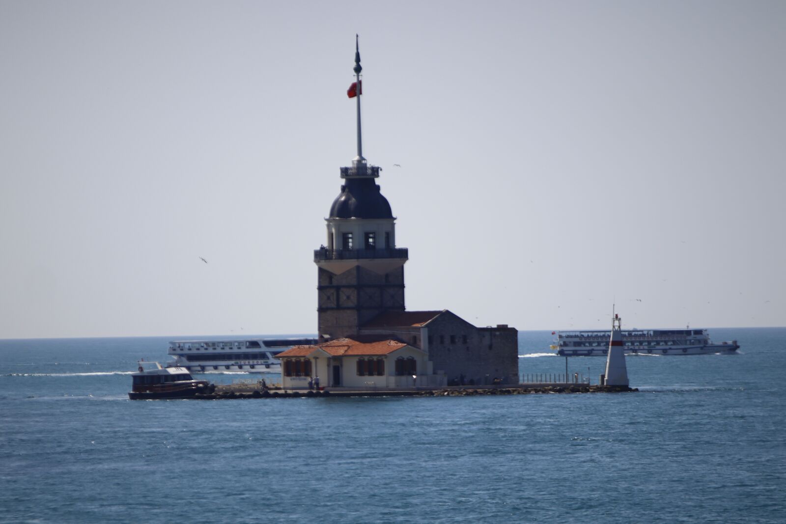 Canon EOS 200D (EOS Rebel SL2 / EOS Kiss X9) sample photo. Maiden's tower kiz kulesi photography